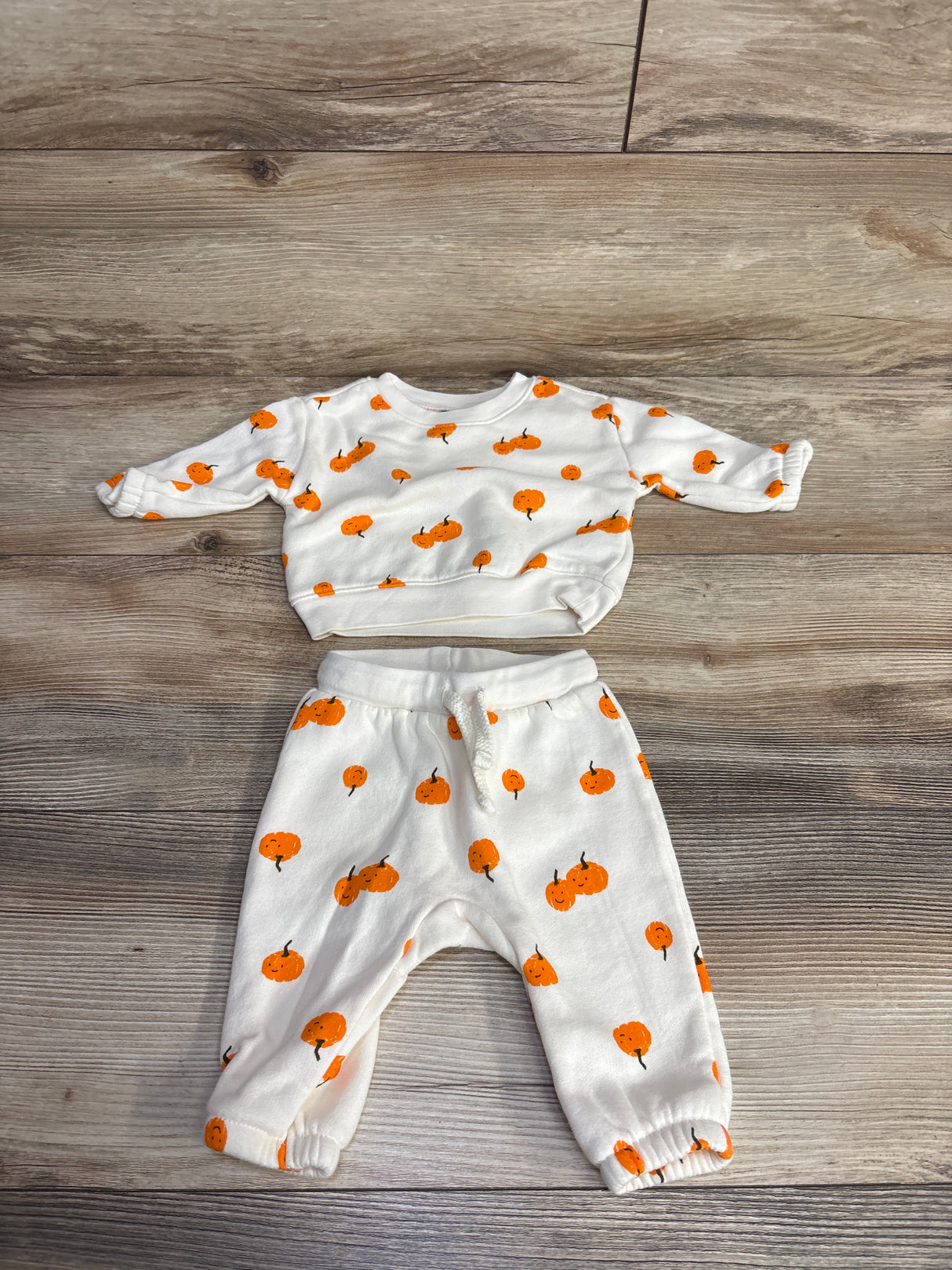 Old Navy 2pc Pumpkin Sweatsuit Set White sz 0-3m