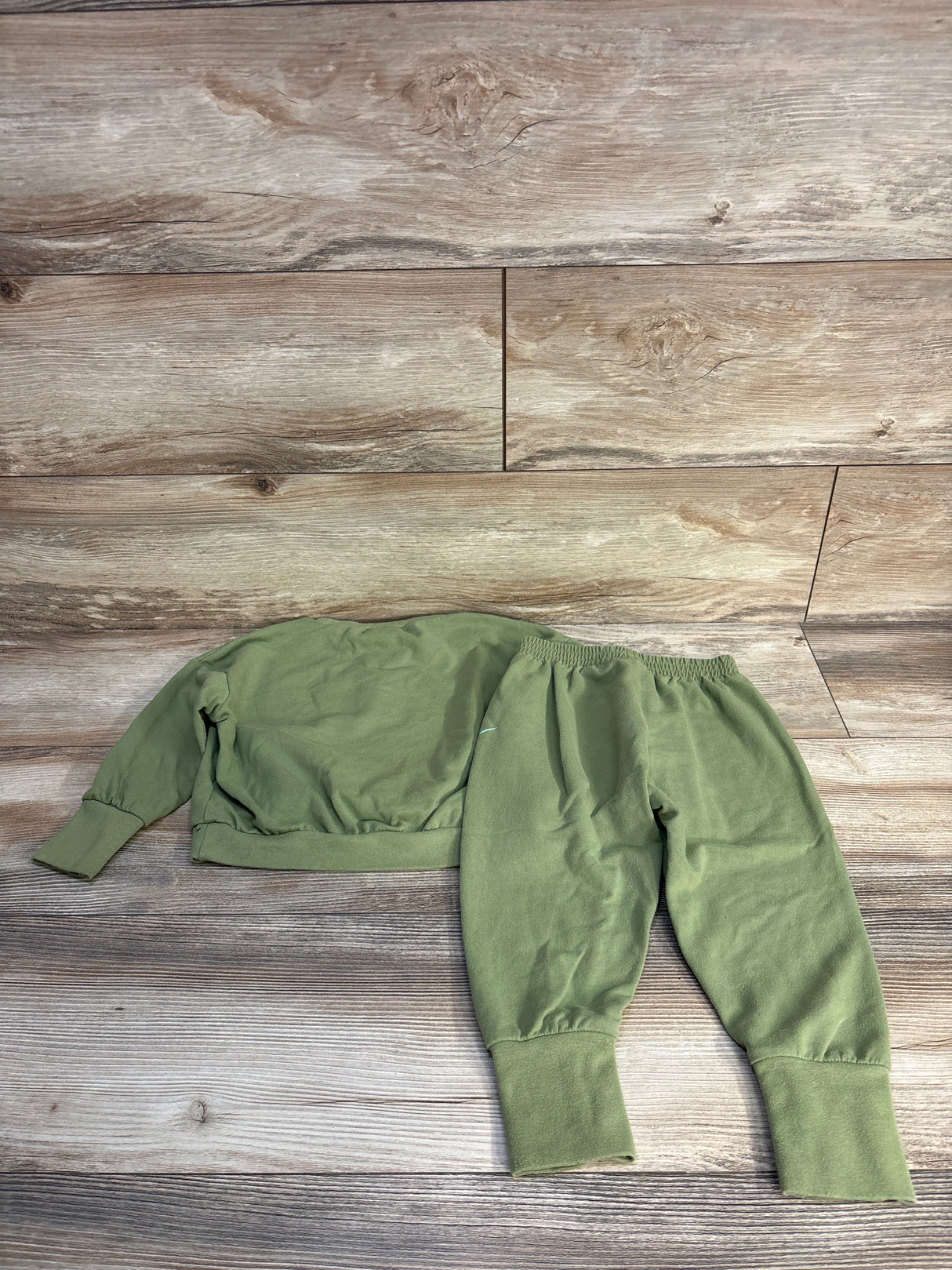 Nike 2pc Pullover Sweatshirt & Jogger Set Green sz 24m