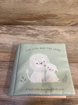 The Lion and The Lamb: A Touch & Feel Book About God's Love Cloth Book