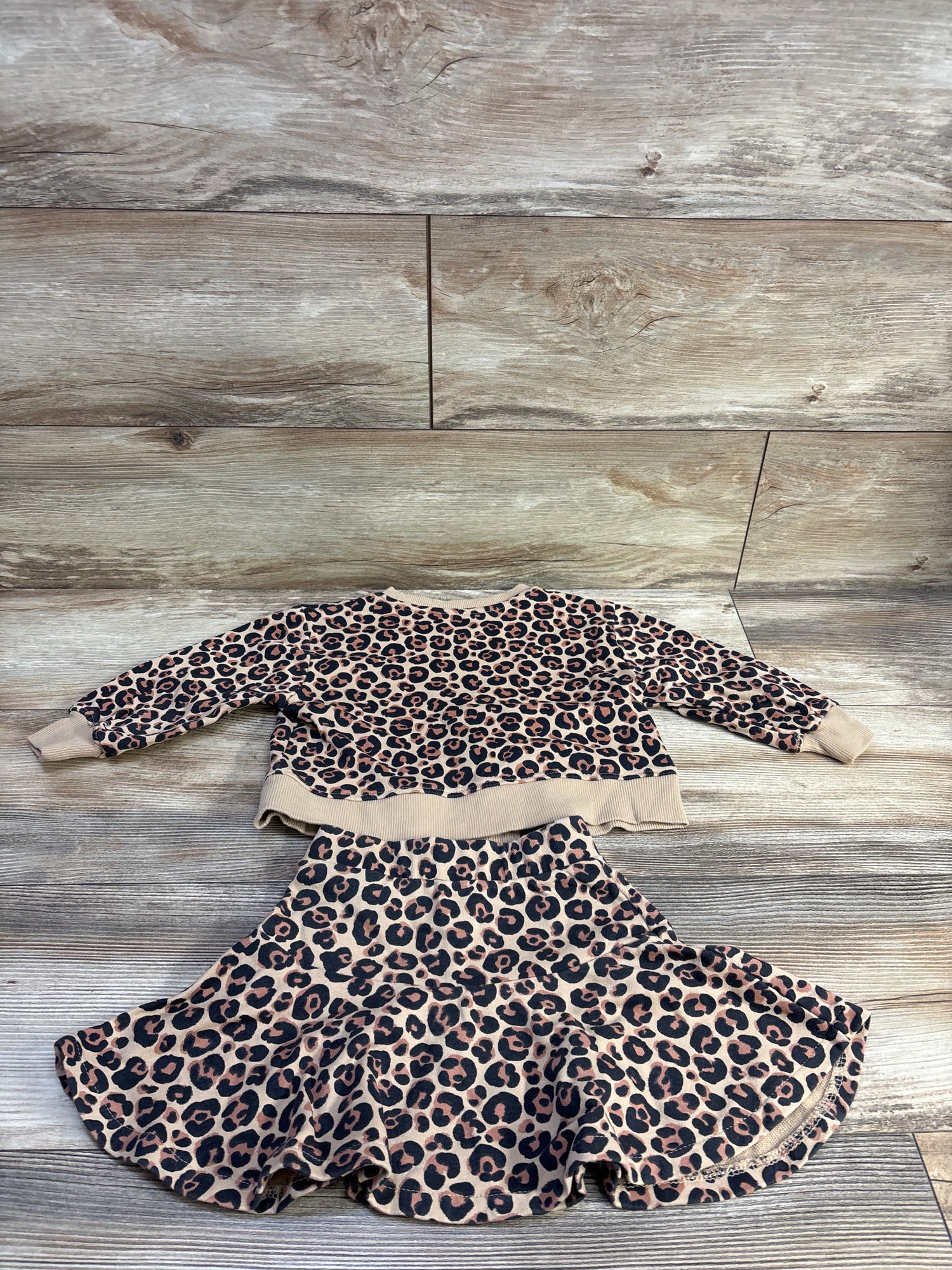 H&M 2pc Leopard Print Sweatshirt & Skirt Set Tan sz 2T