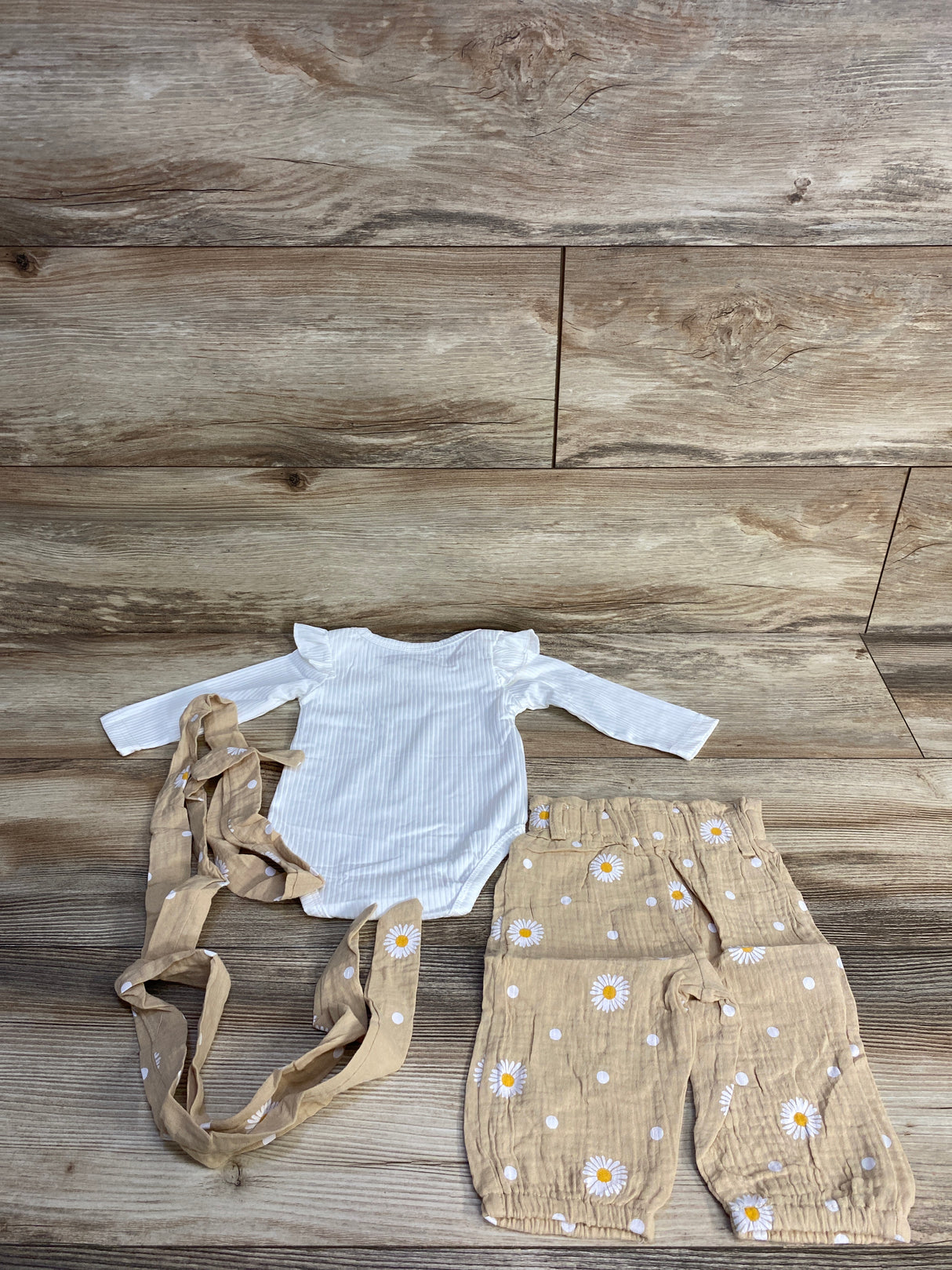 3pc Ribbed Bodysuit & Floral Muslin Bottoms Set White sz 0-3m