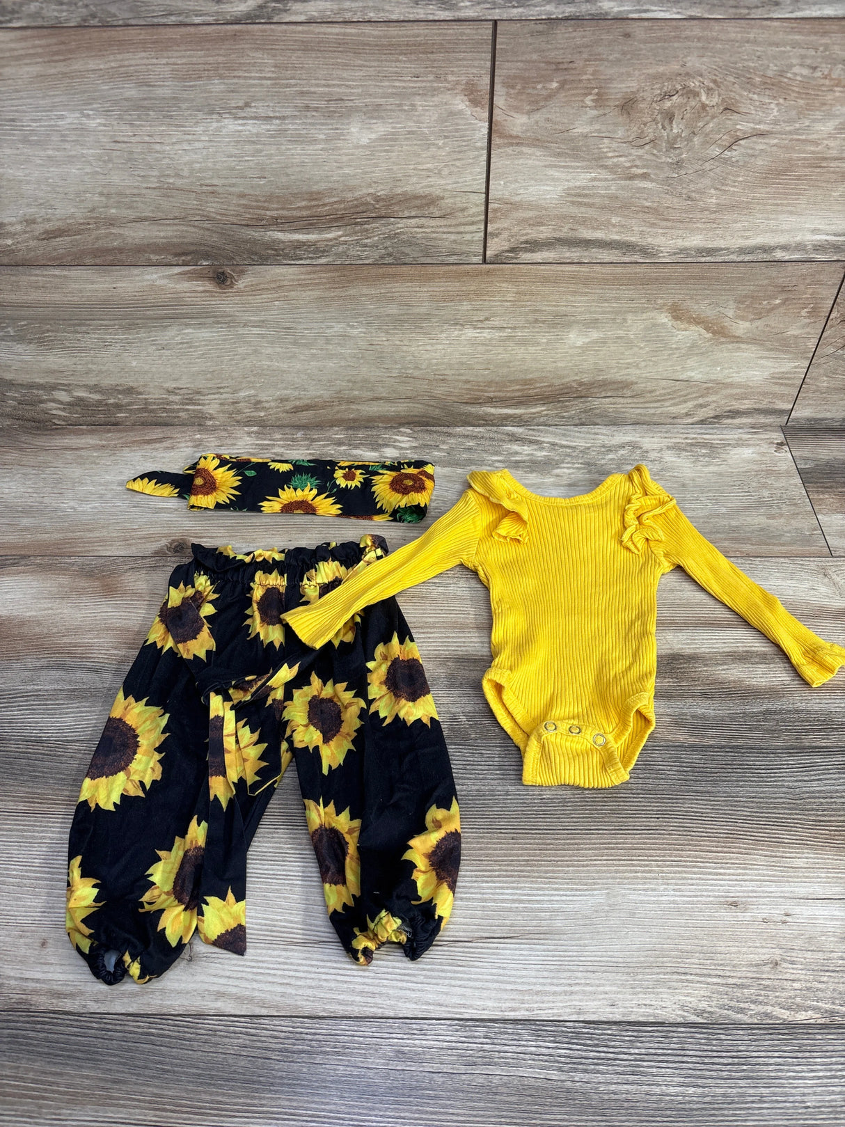 3pc Ribbed Bodysuit & Floral Pants Yellow sz 3-6m