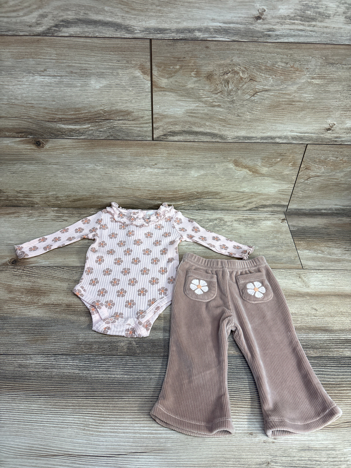 Daisy Fuentes 2pc Ribbed Floral Bodysuit & Bottoms Set Pink sz 0-3m