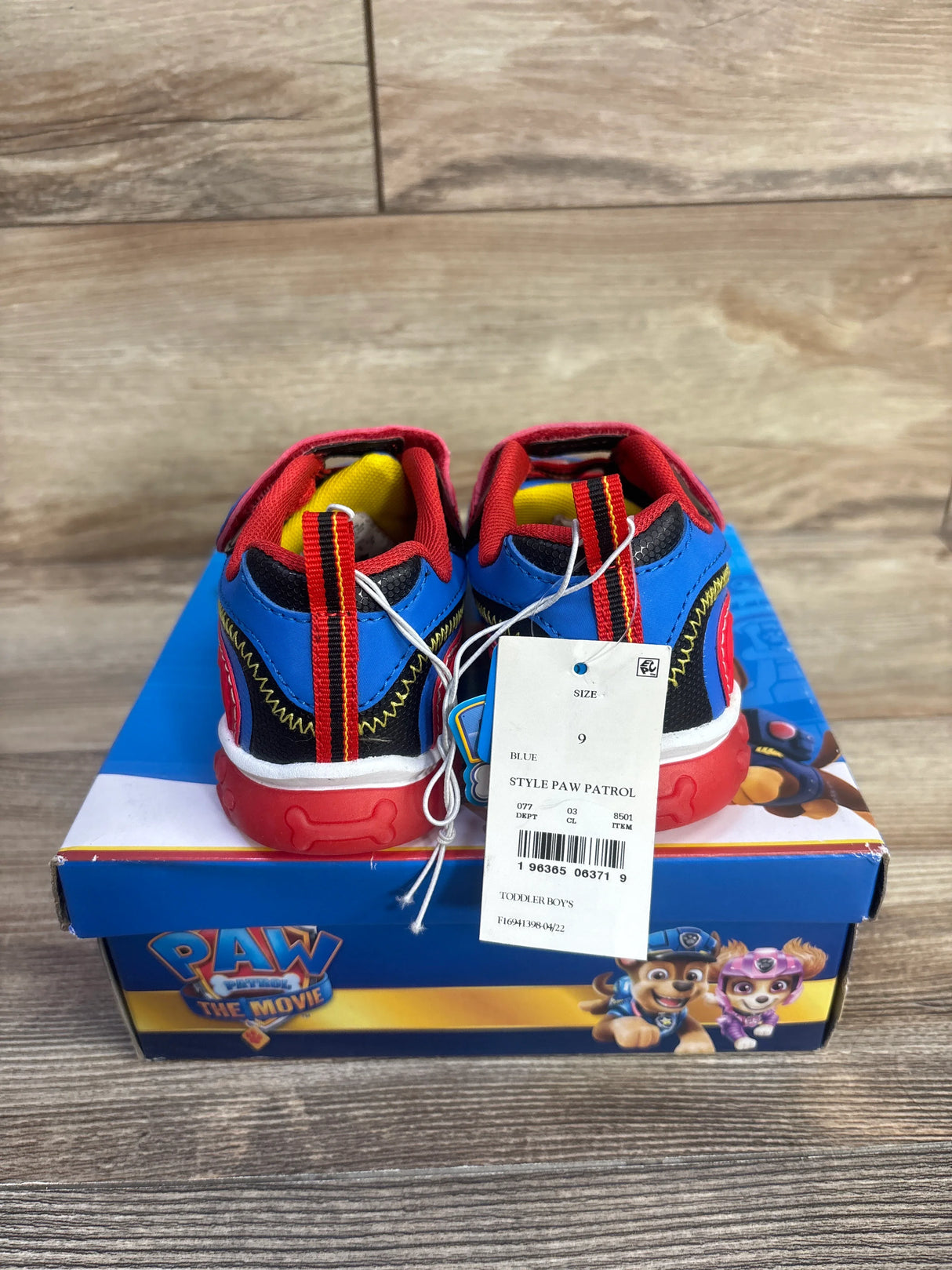 NEW PAW Patrol Light Up Sneakers Blue sz 9c