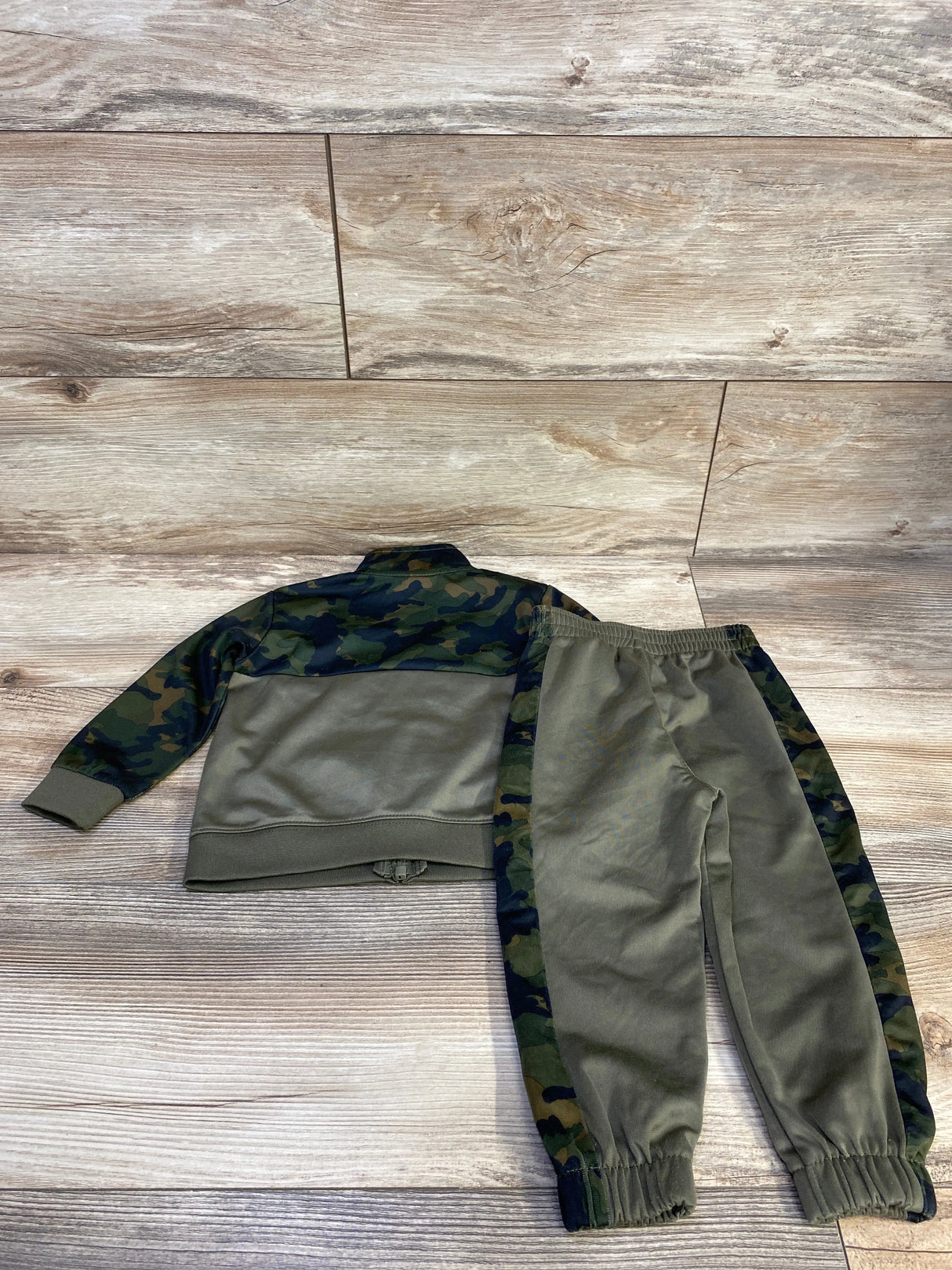 Nike 2pc Camo Tracksuit Set Green sz 18m