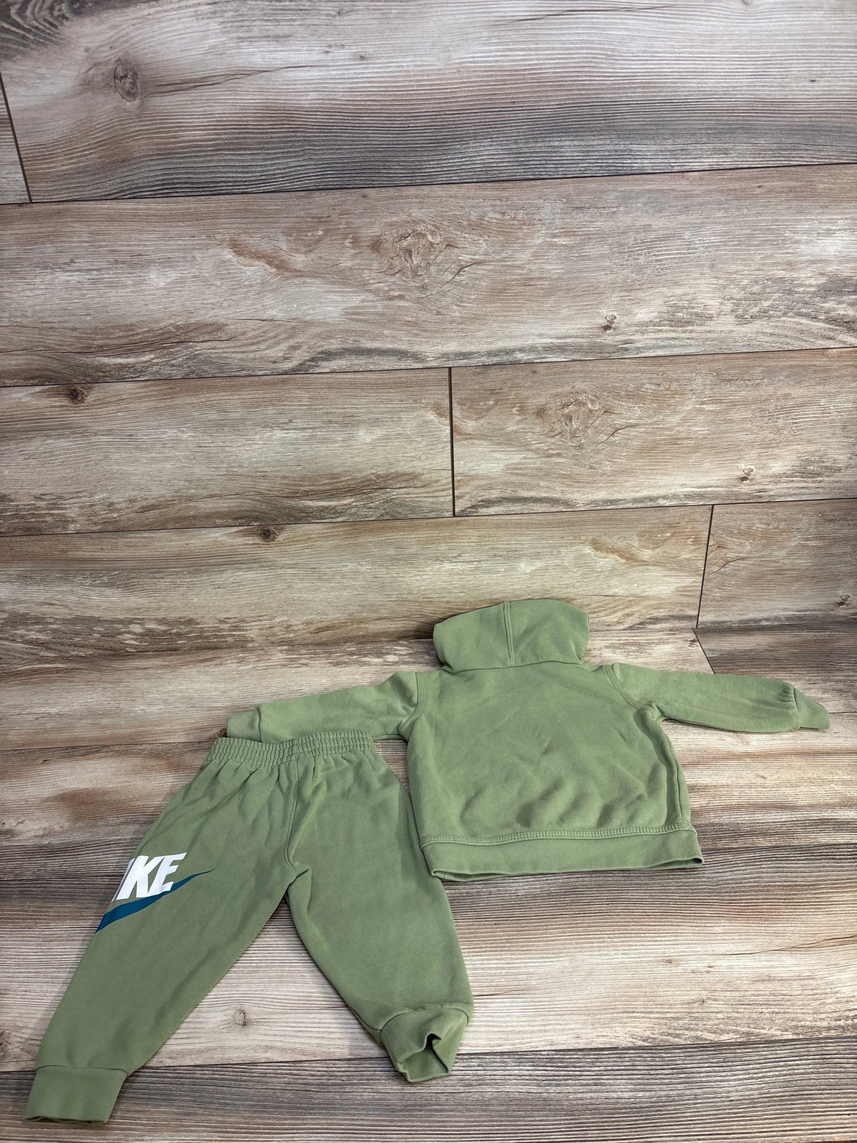 Nike 2pc Pull Over Hoodie & Jogger Set Green sz 12m