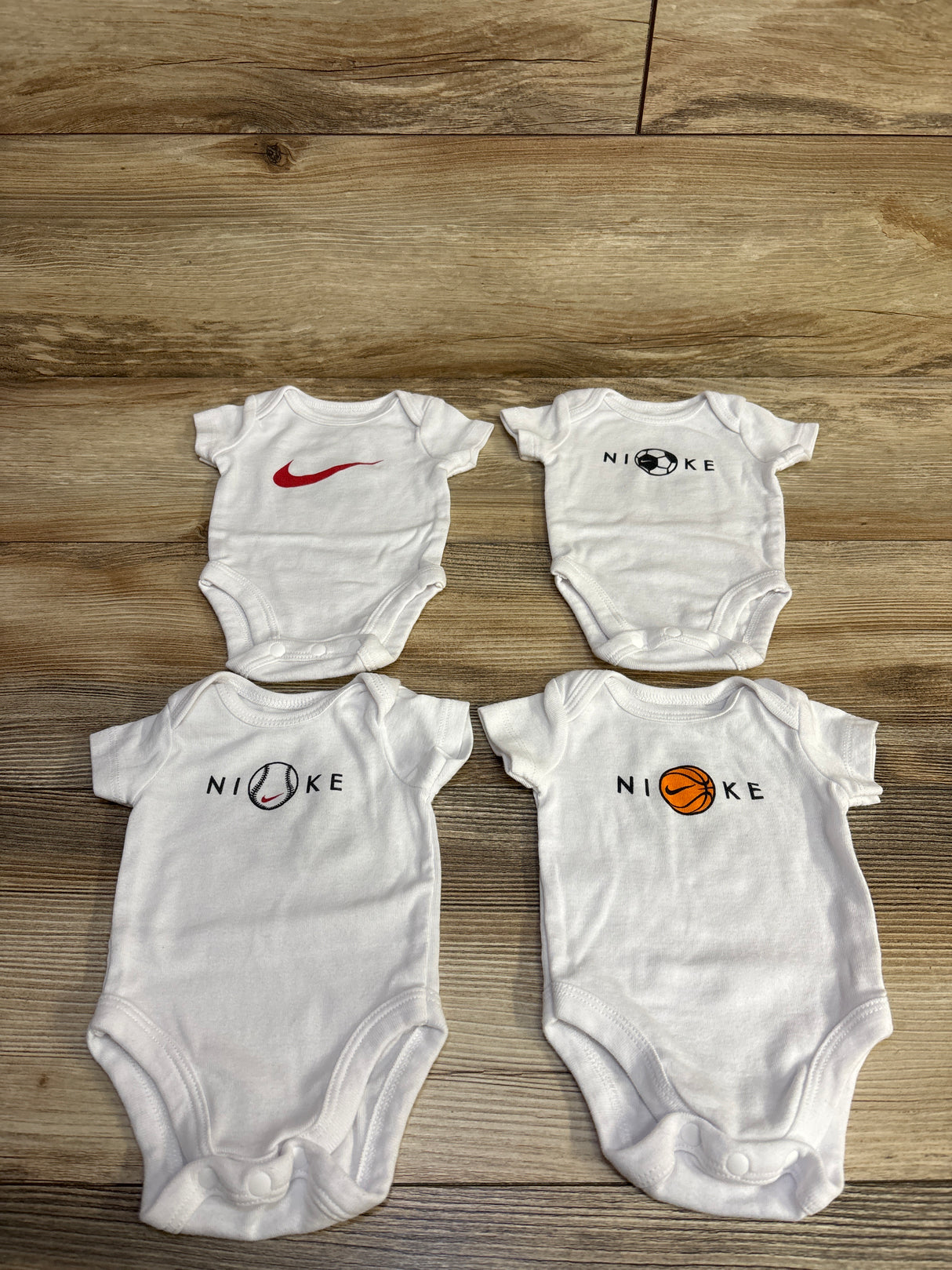 Nike 4pk Bodysuits White sz NB