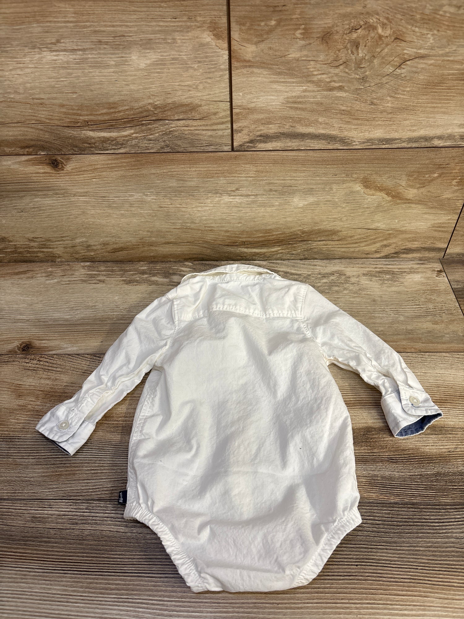 Oshkosh Button-Up Bodysuit White sz 9m