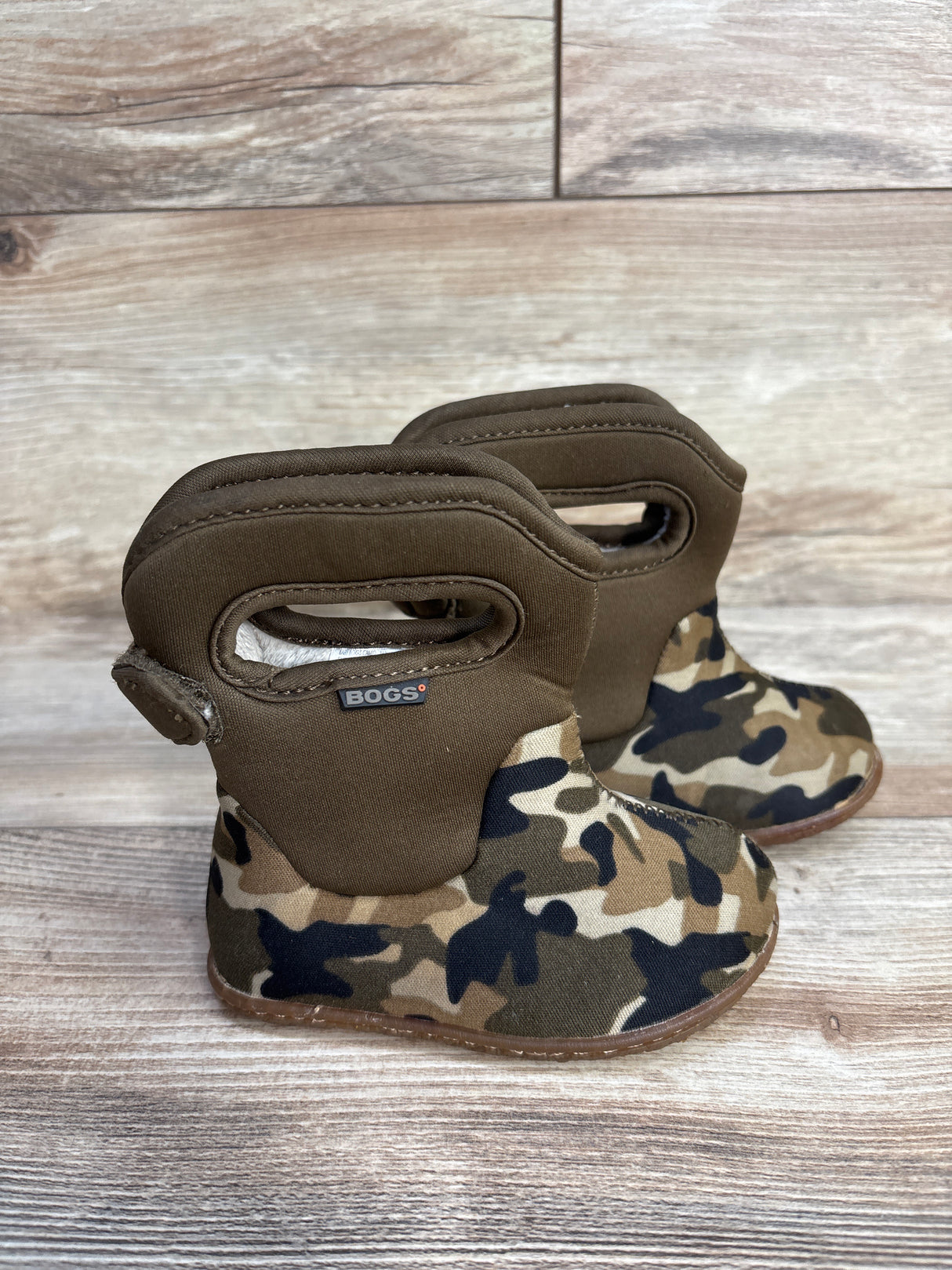 Baby Bogs II Camo Snow Boots sz 4c