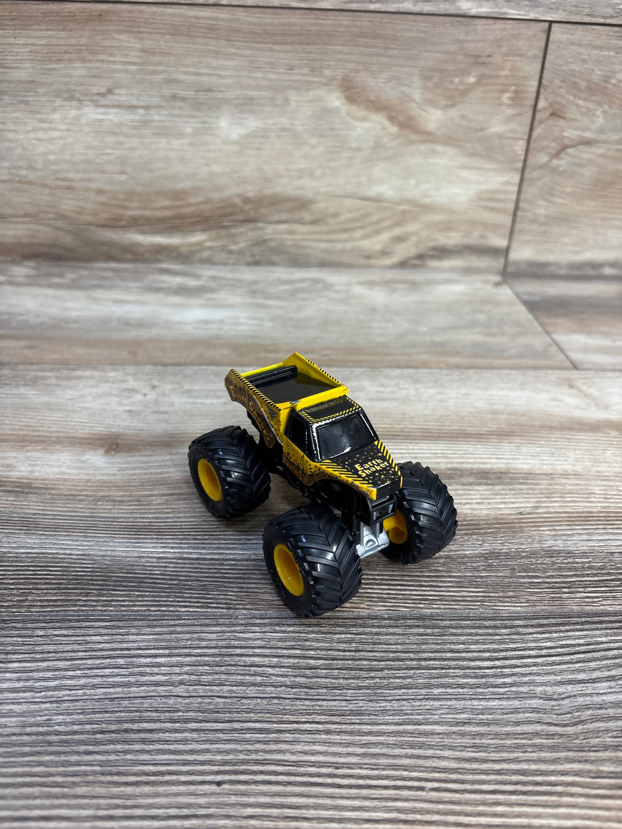 Monster Jam Earth Shaker Monster Truck