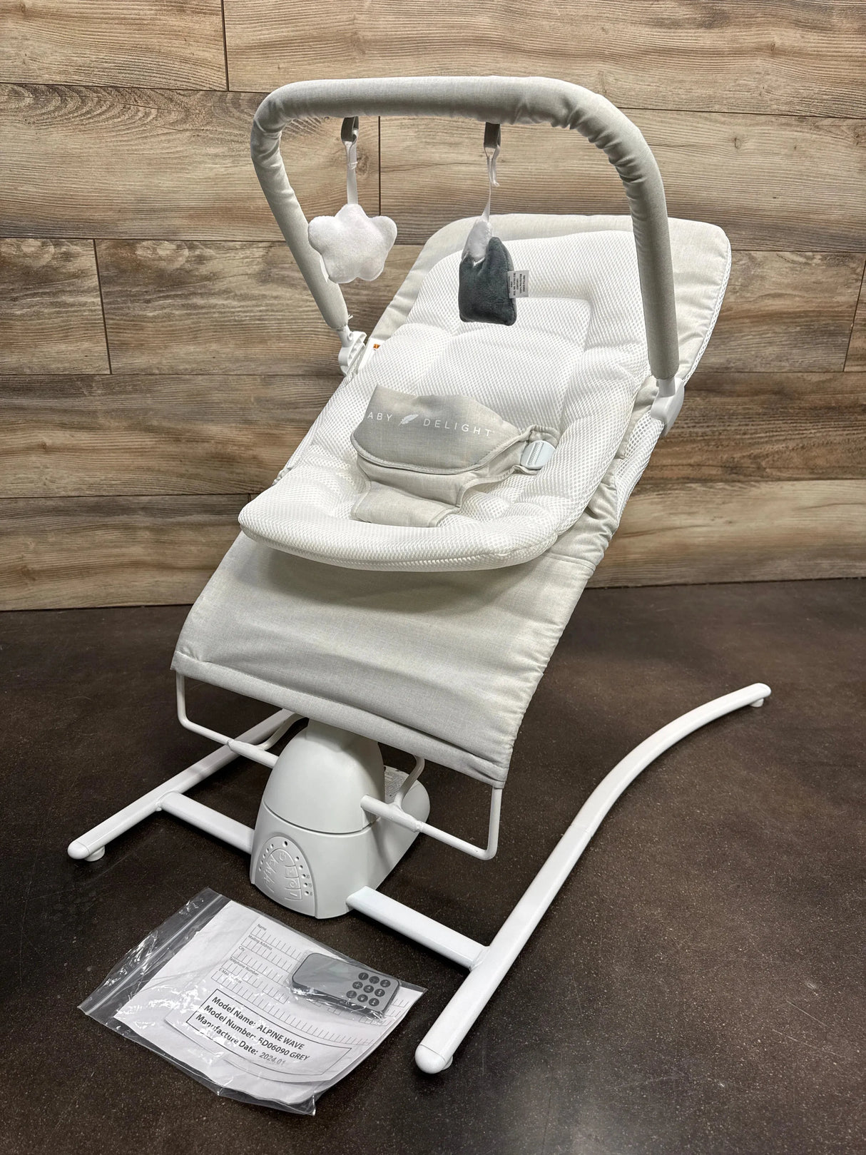 Baby Delight Alpine Wave Deluxe Bouncer with Motion in Driftwood Gray