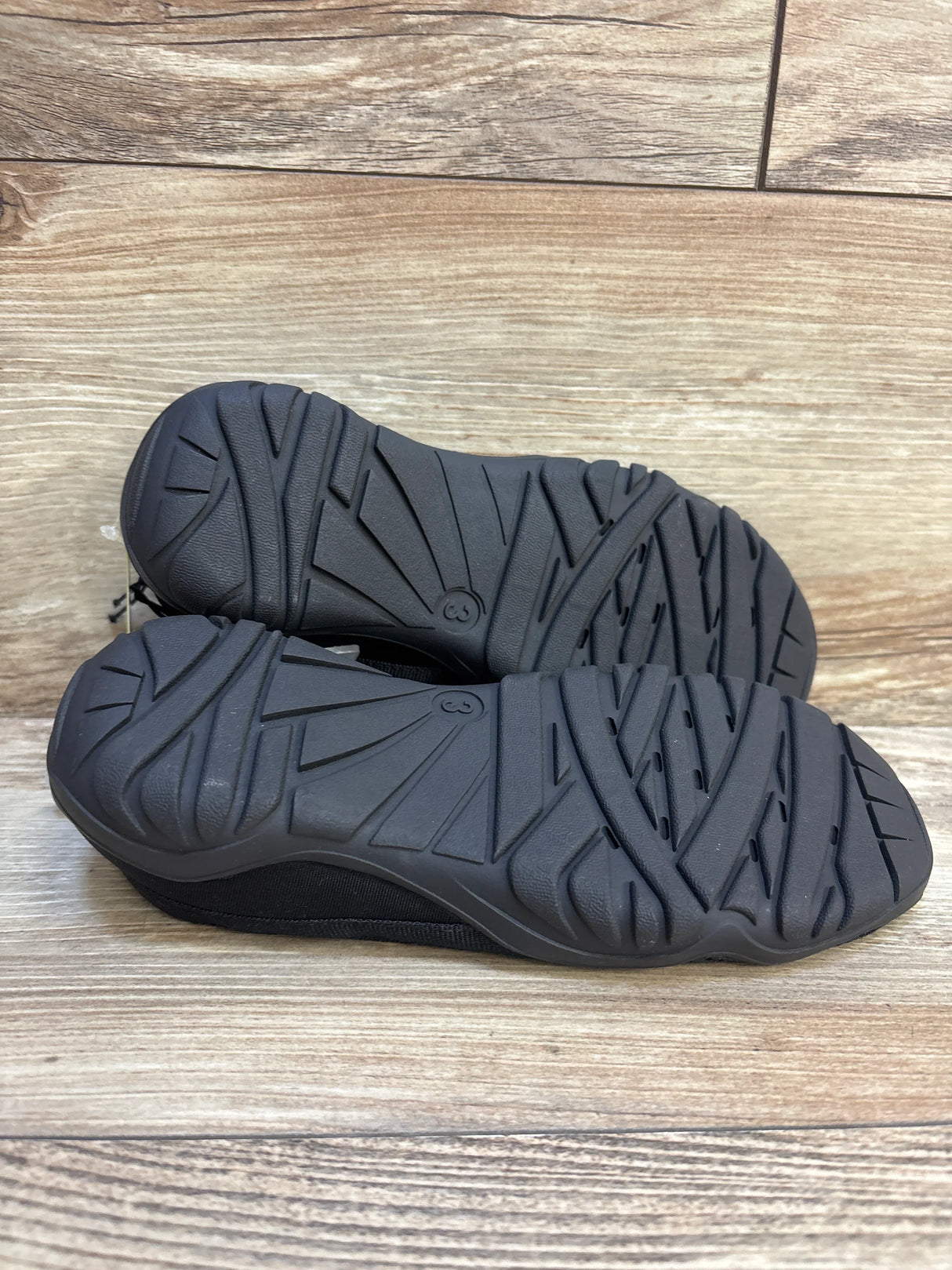 NEW All In Motion Windsor Water Sneakers Black sz 3Y