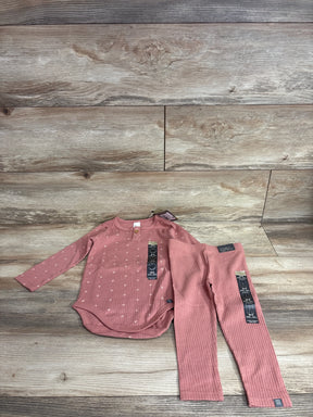 Flat lay of red ribbed 2-piece infant set long sleeve bodysuit with dot texture and wooden button, ribbed pants on light wood
