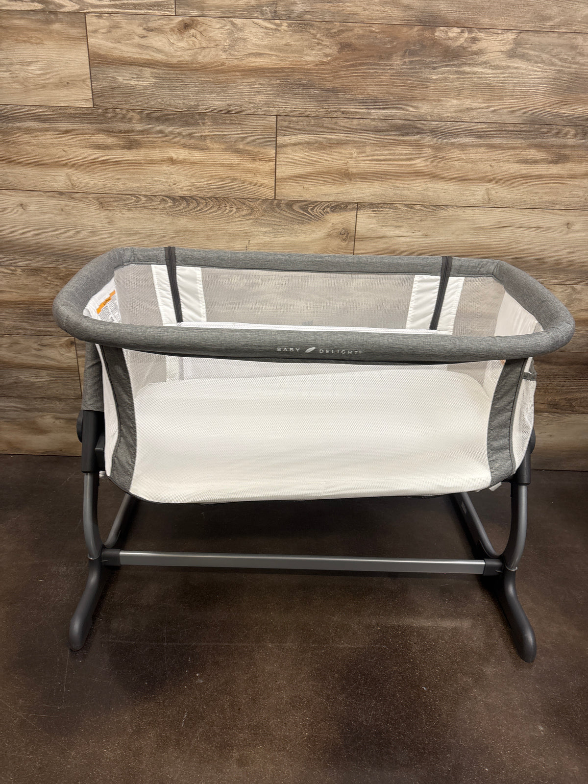 Baby Delight Beside Me Dreamer Bedside Bassinet in Grey