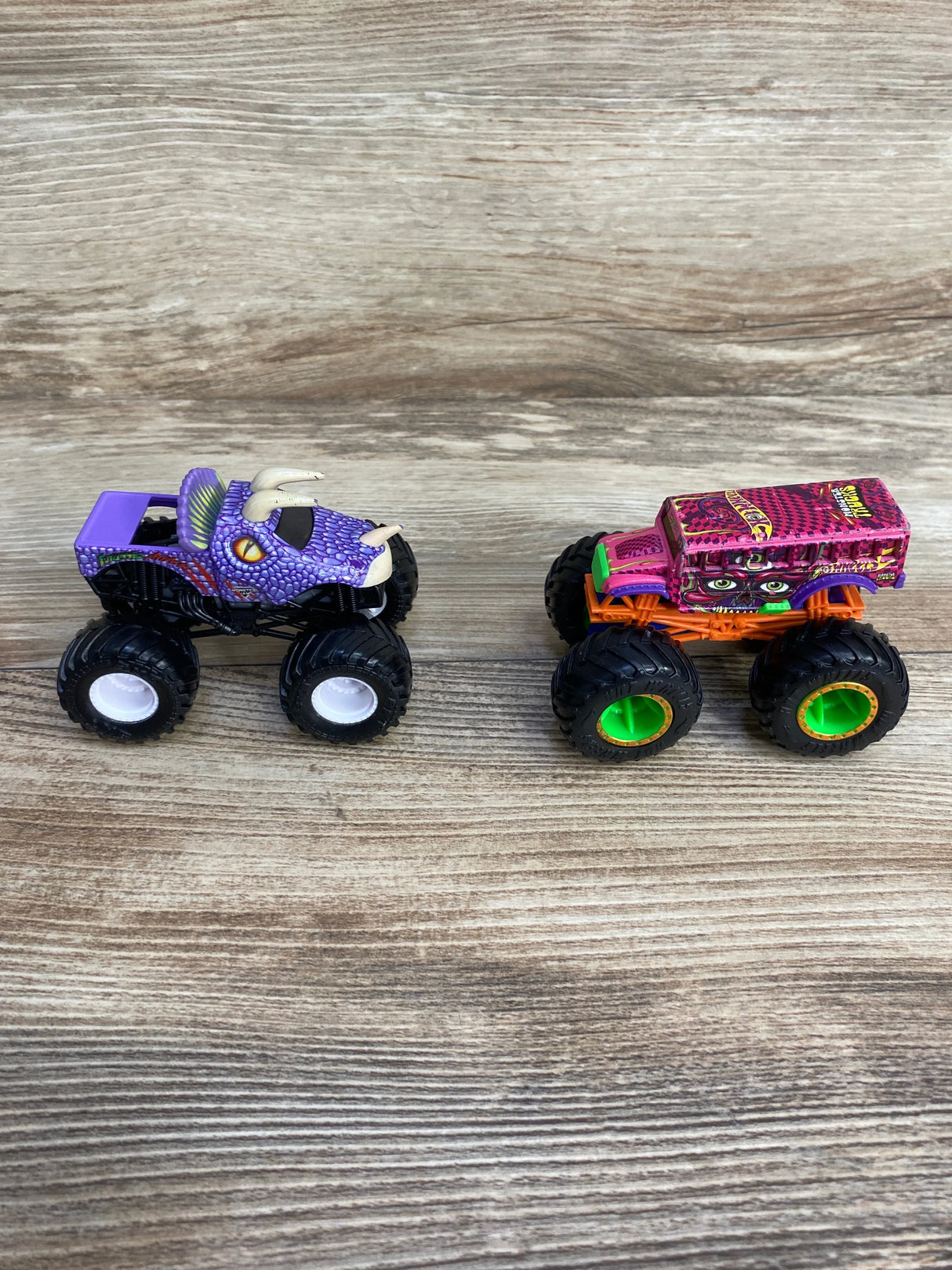 Monster Jam 1:64 Diecast Trucks Triceratops vs Too S'cool
