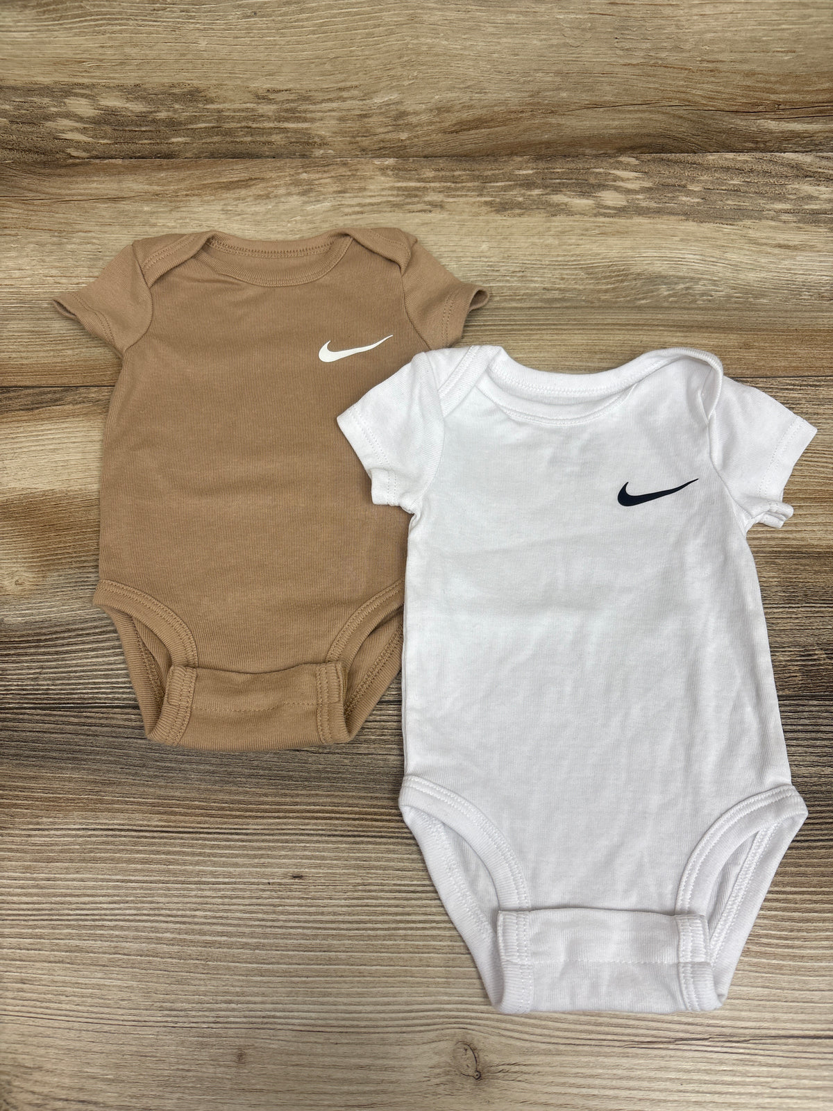 Nike 2pk Bodysuits Tan/White sz 3m