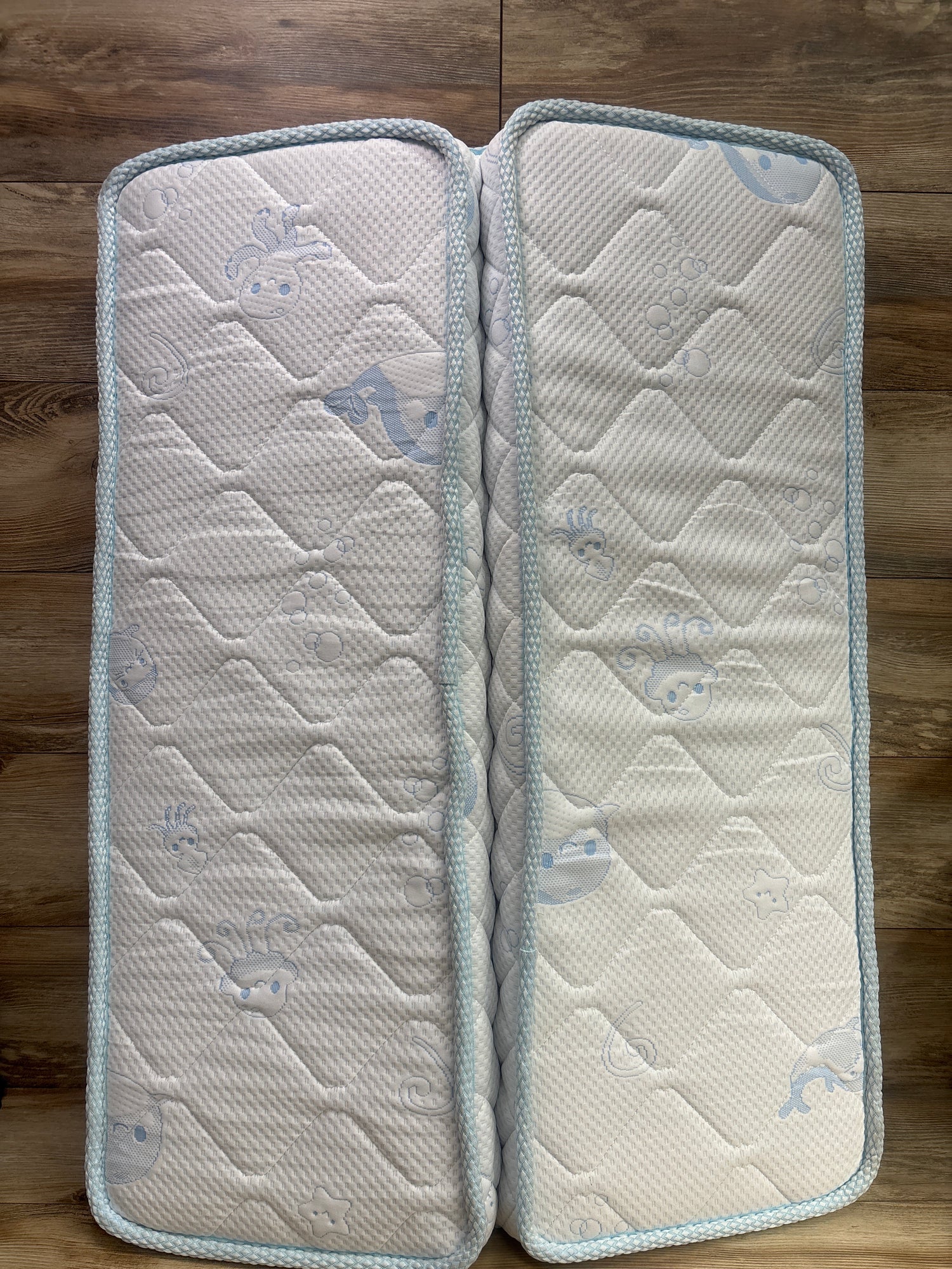 LILYVIBEBEARHAPPY  Foldable Pack and Play Mattress in Ocean Kingdom 38x26x3''