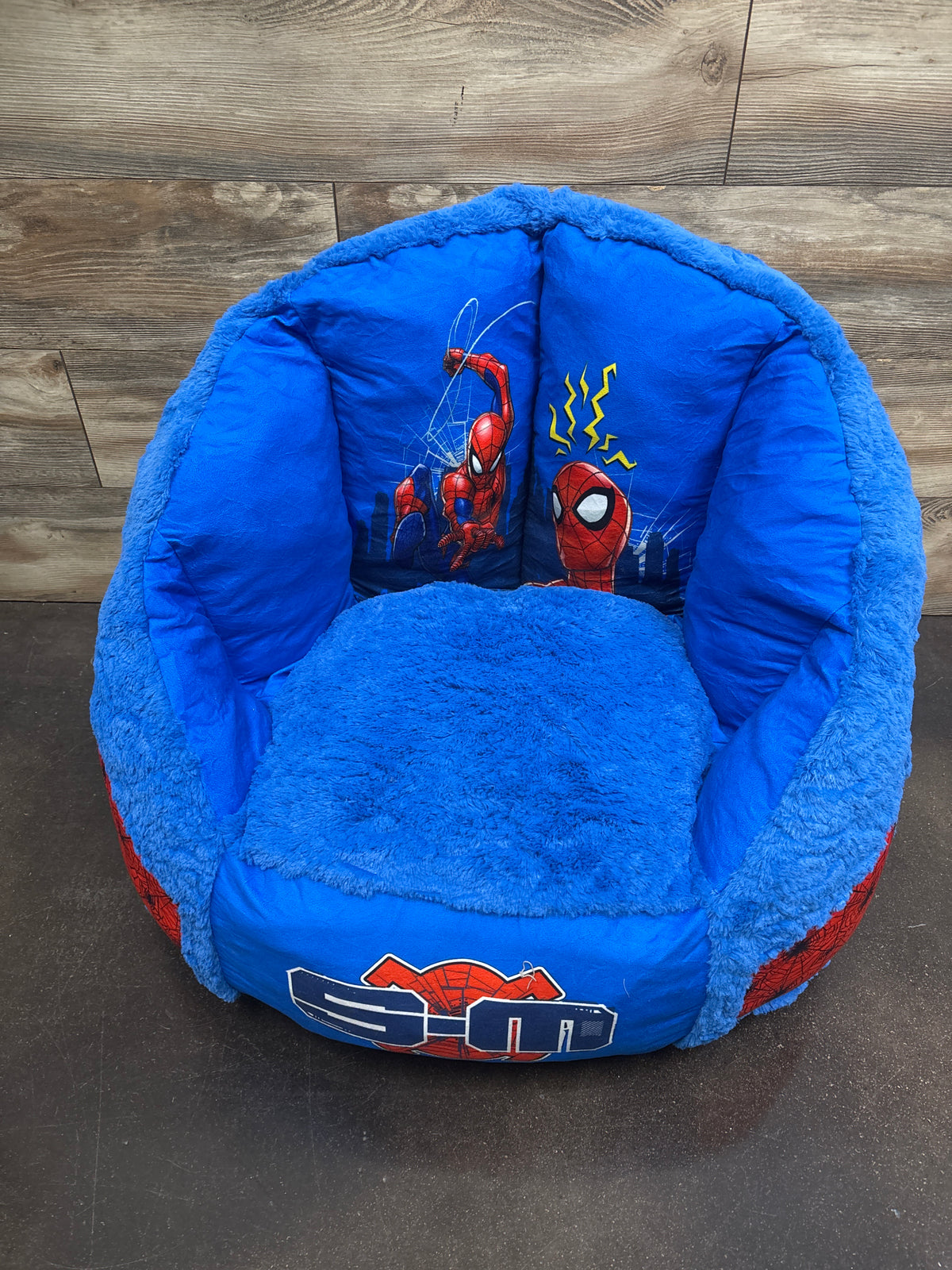 Delta Children Spider-Man Cozee Fluffy Chair with Memory Foam Seat