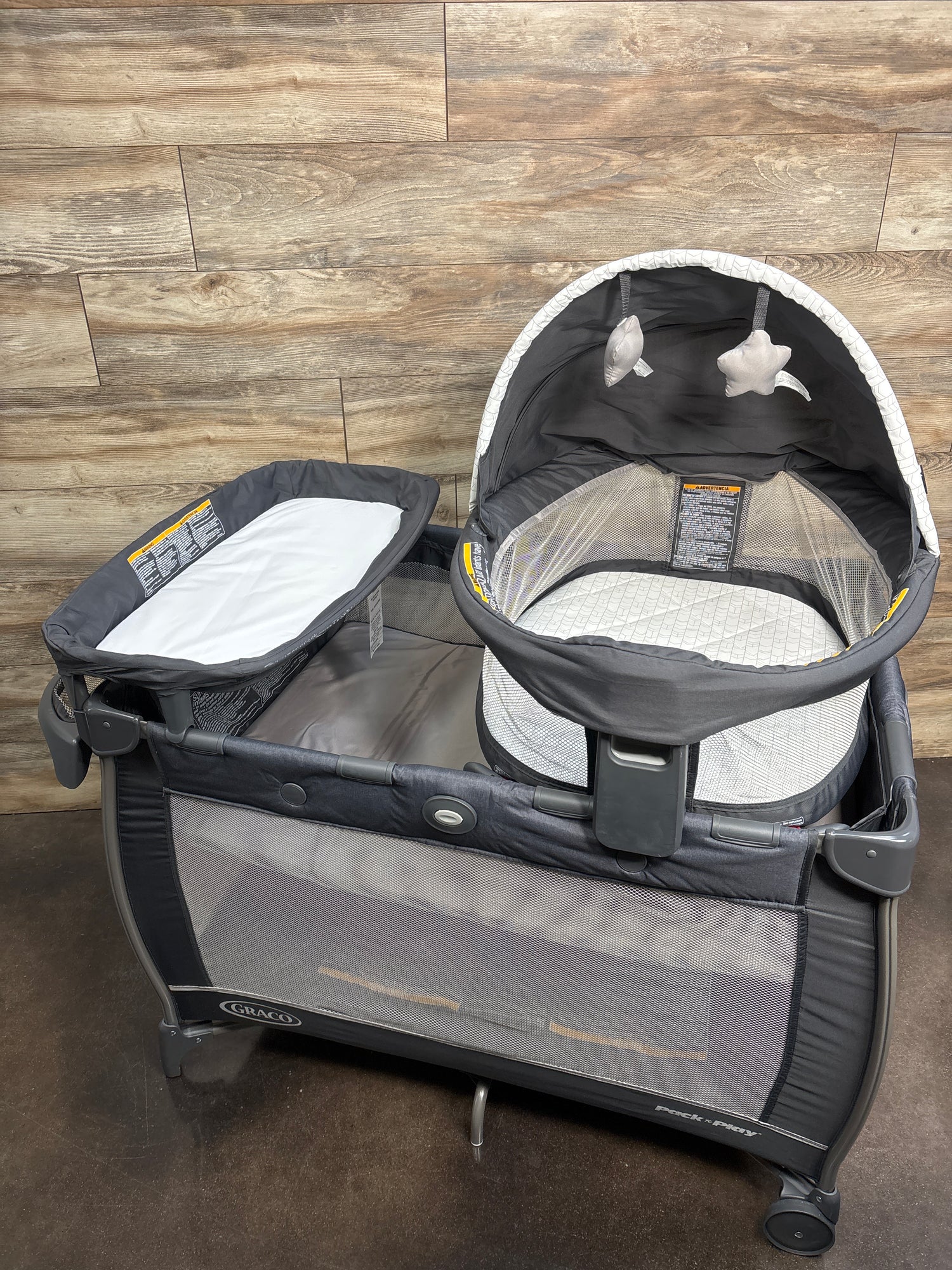 Graco Pack 'n Play Travel Dome LX in Redmond