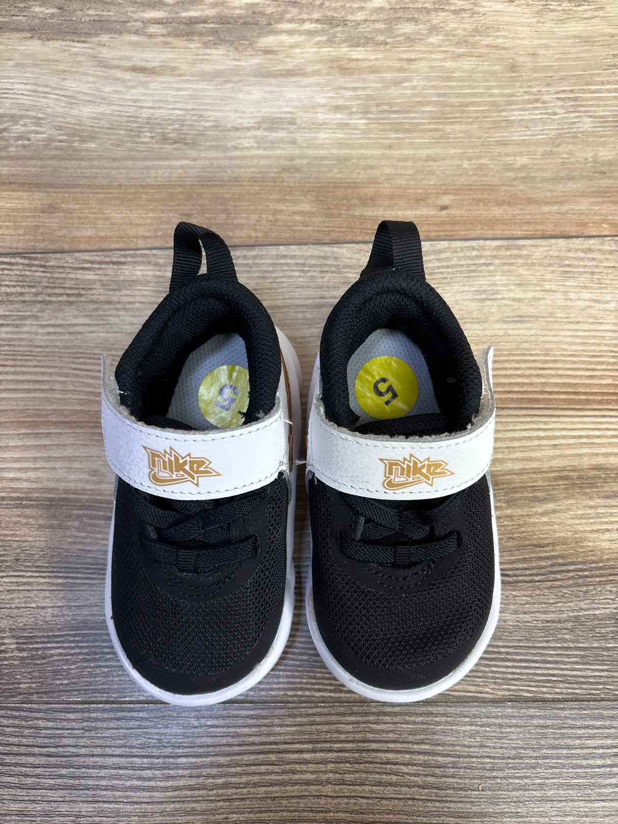 Nike Team Hustle TD 'Black White Metallic Gold D 10 sz 5c