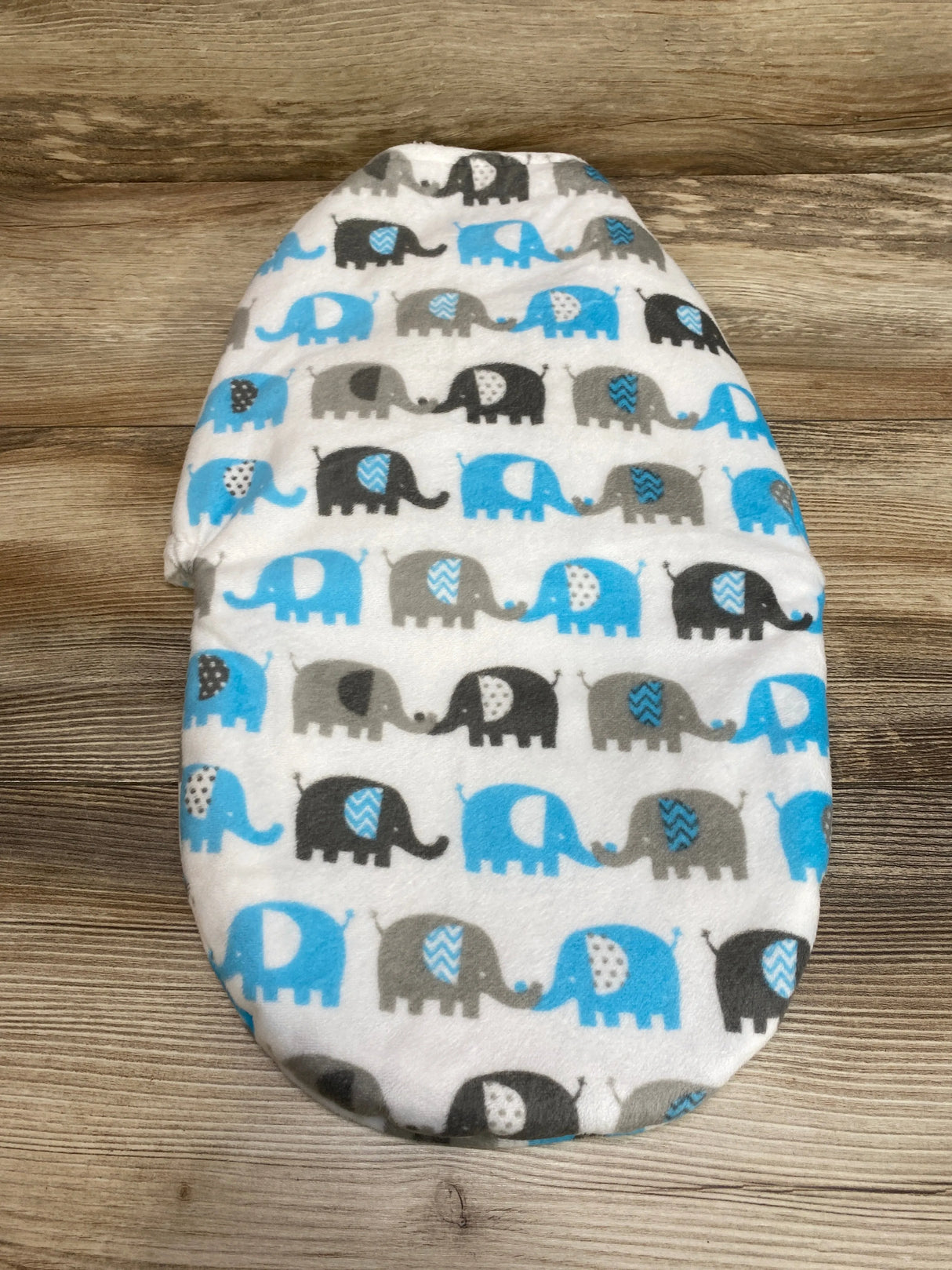 Petite L'amour Elephant Print Plush Swaddle White sz 0-3m