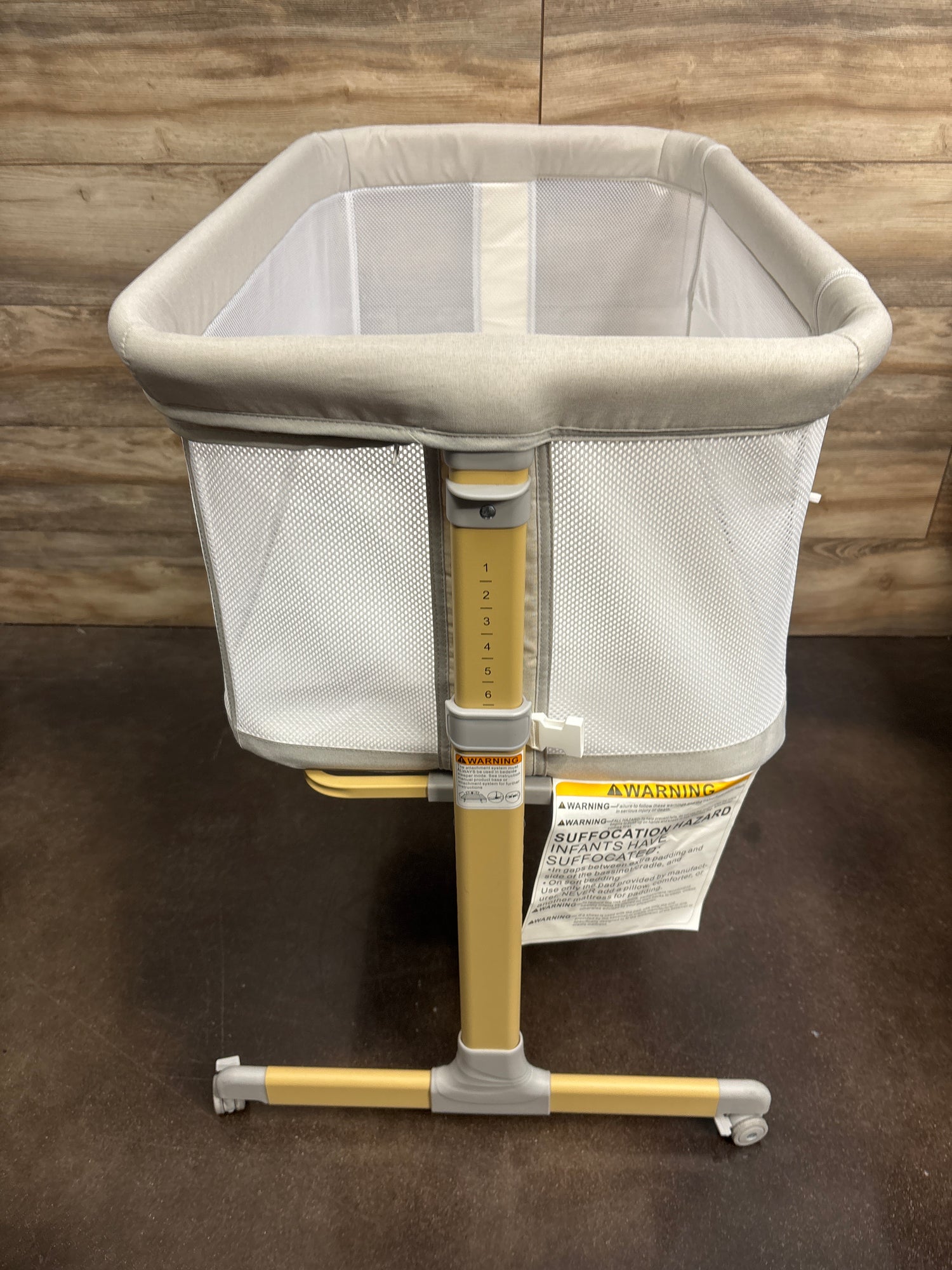 BaeBaeGoods 3-in-1 Bedside Bassinet with Wheels, White*