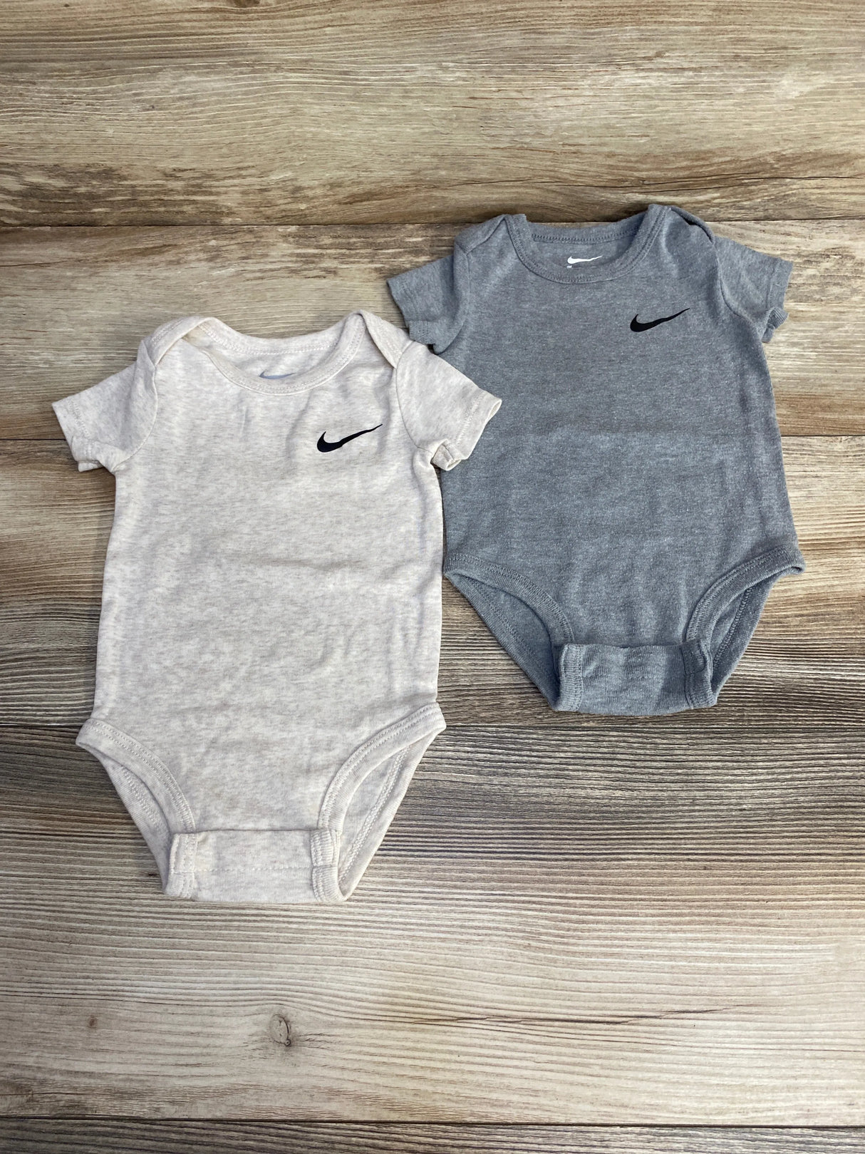 Nike 2pk Bodysuits Oatmeal/Grey sz 9m
