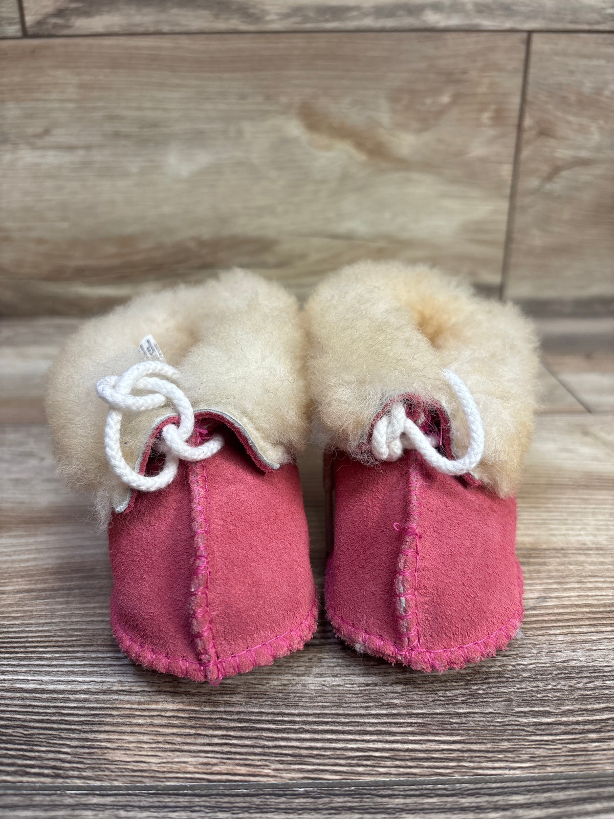 Minnetonka Sheepskin Booties Pink sz 1c