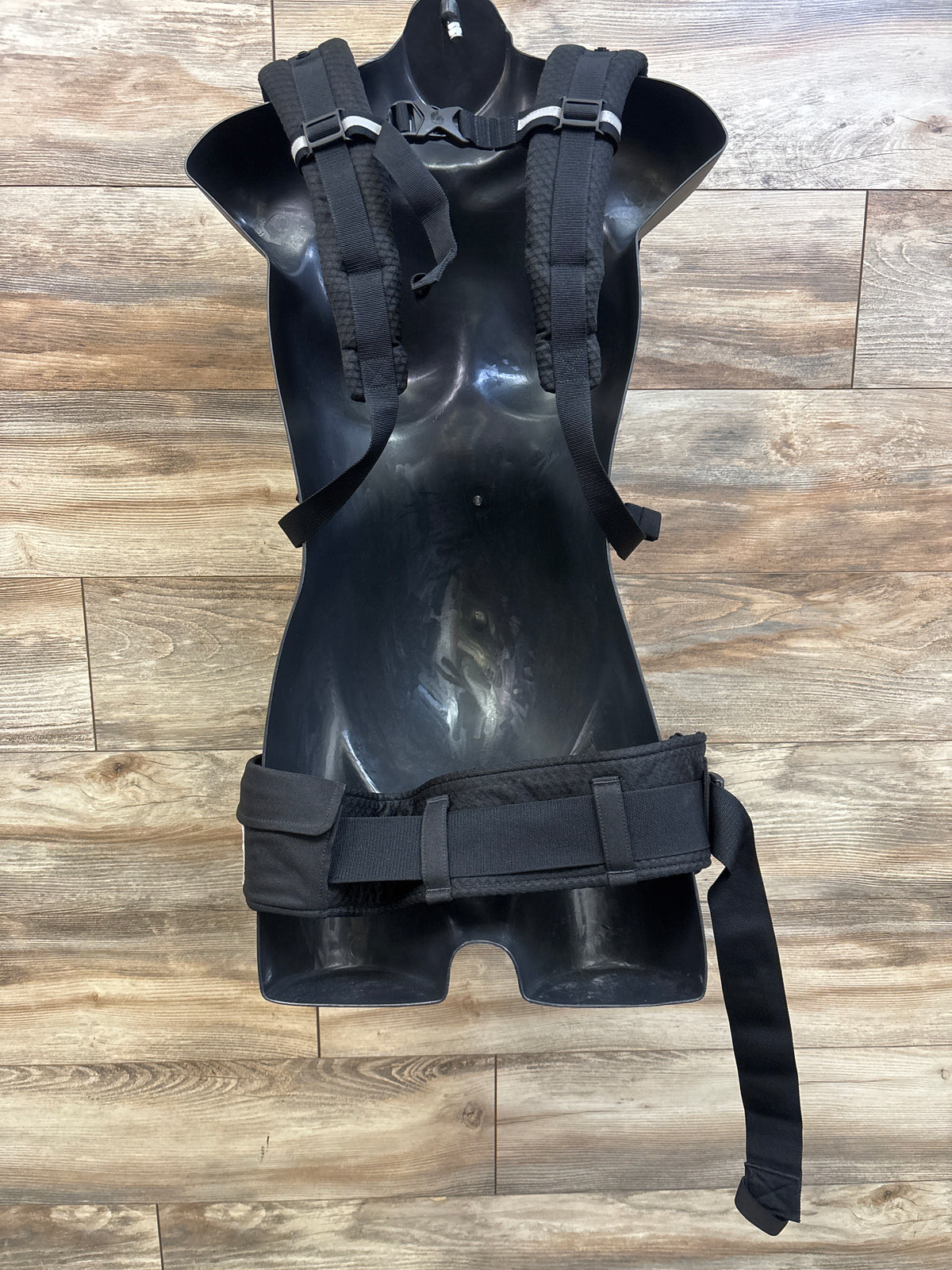 Ergobaby Alta Hip Seat Baby Carrier in Onyx Black 12-45lbs