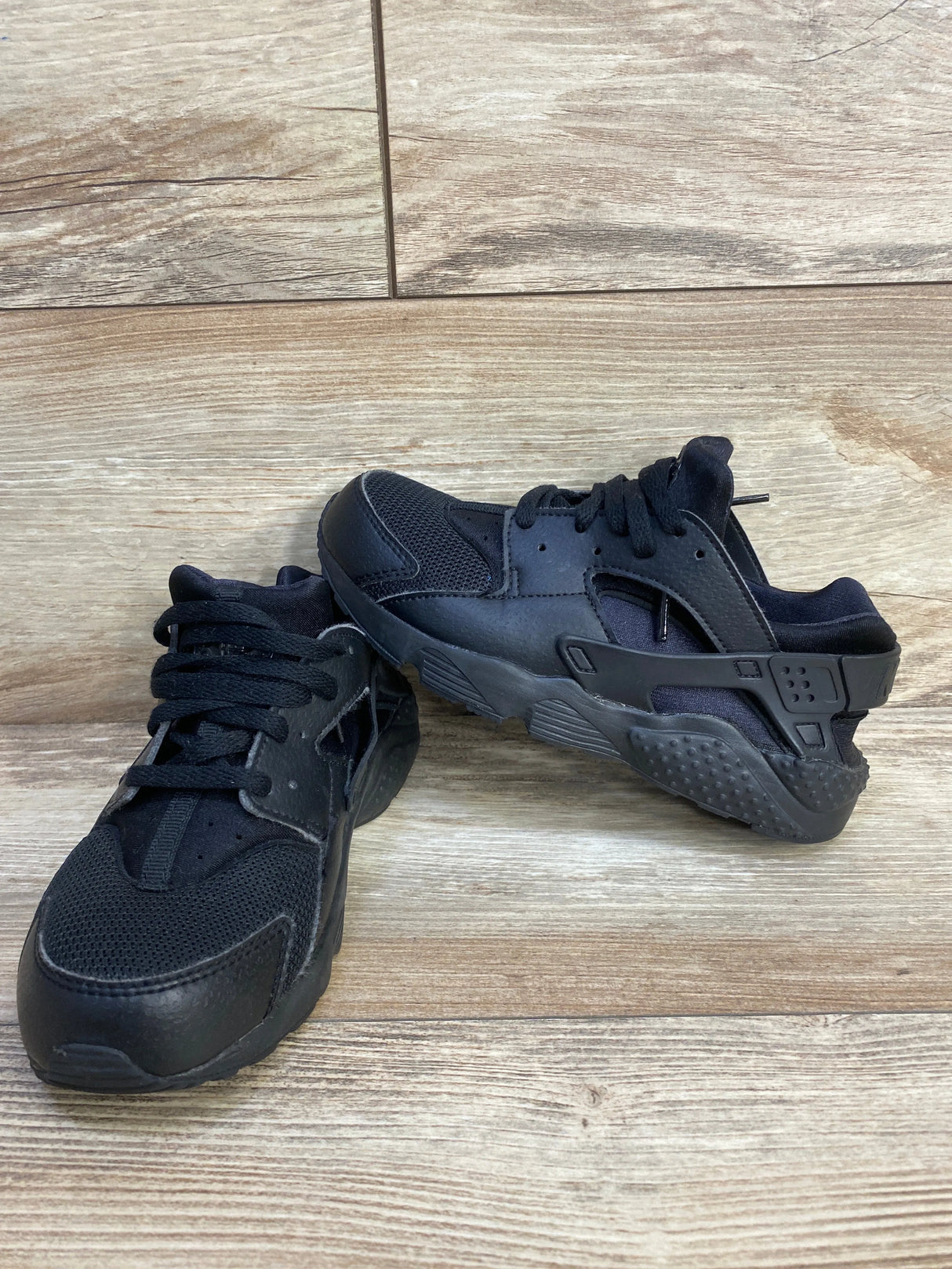 Nike Air Huarache Run Triple Black Sneakers sz 2Y