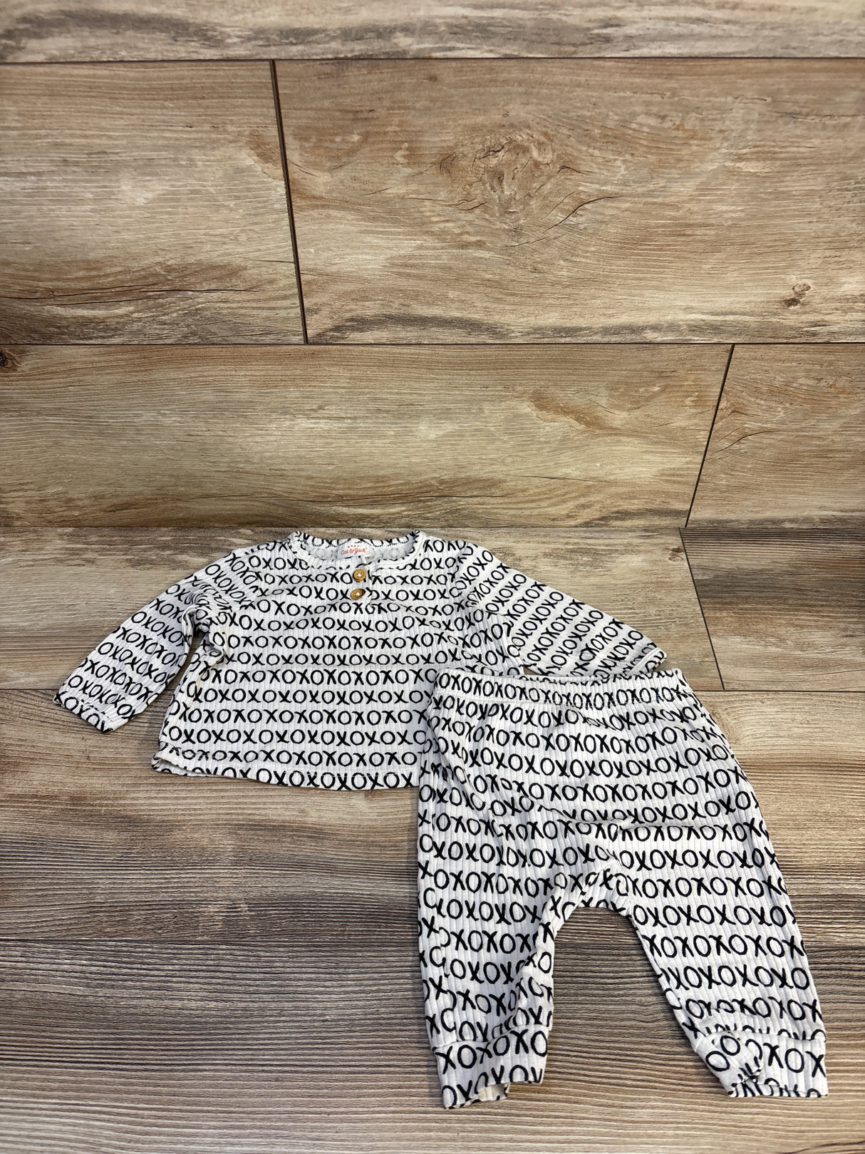 Cat & Jack 2pc Xo Print Shirt & Bottoms Set White sz 0-3m