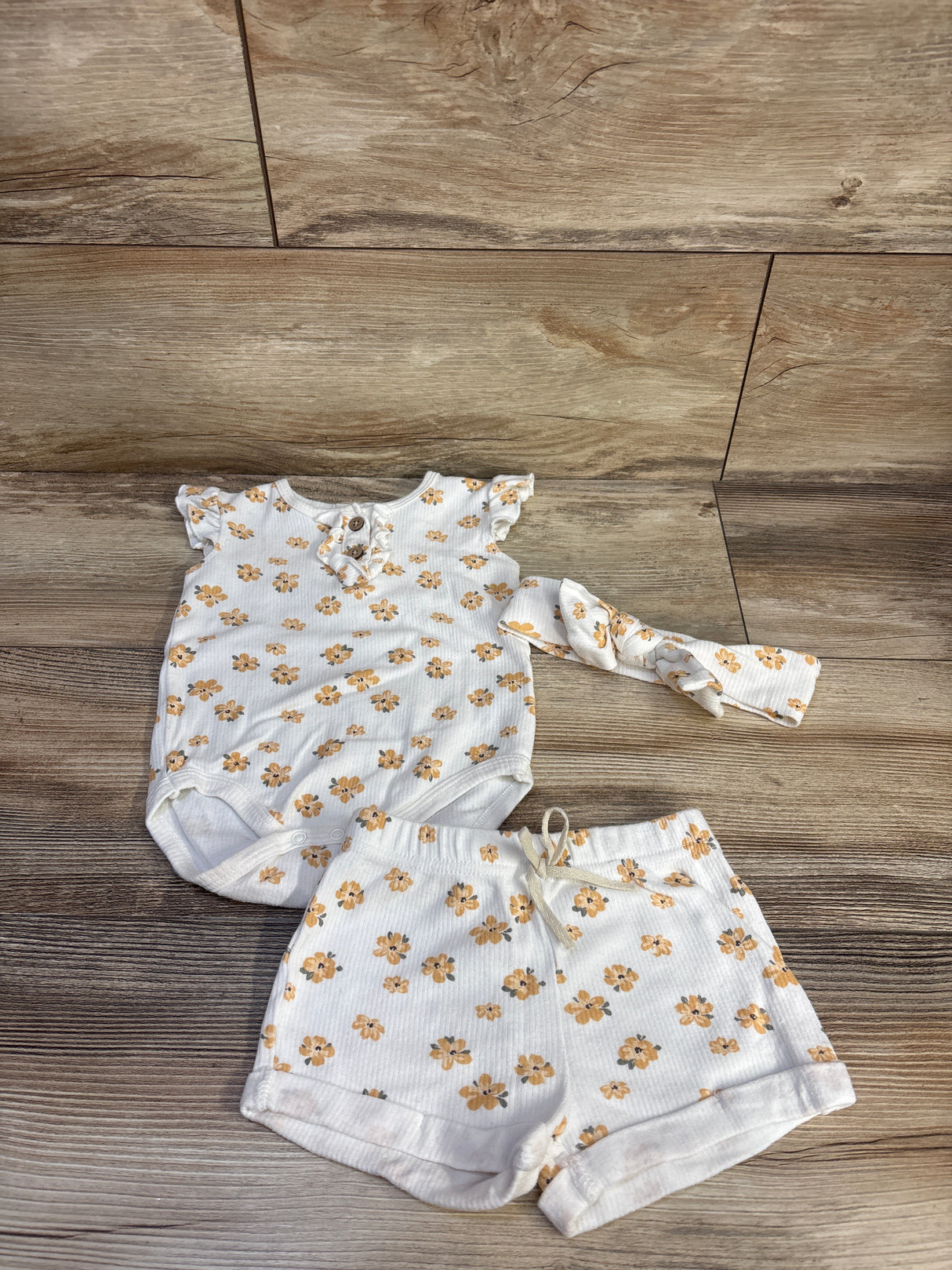 Willow + Whimsy 3pc Floral Henley Bodysuit, Shorts, & Headband Set White sz 12m