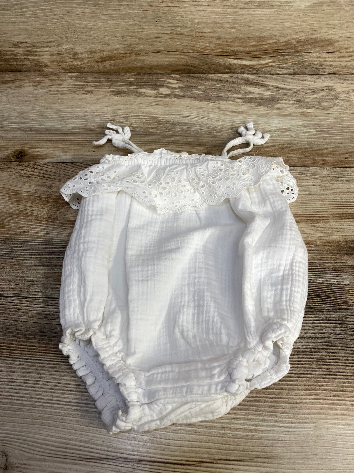Baby Gap Eyelet Bubble Romper White sz 6-12m