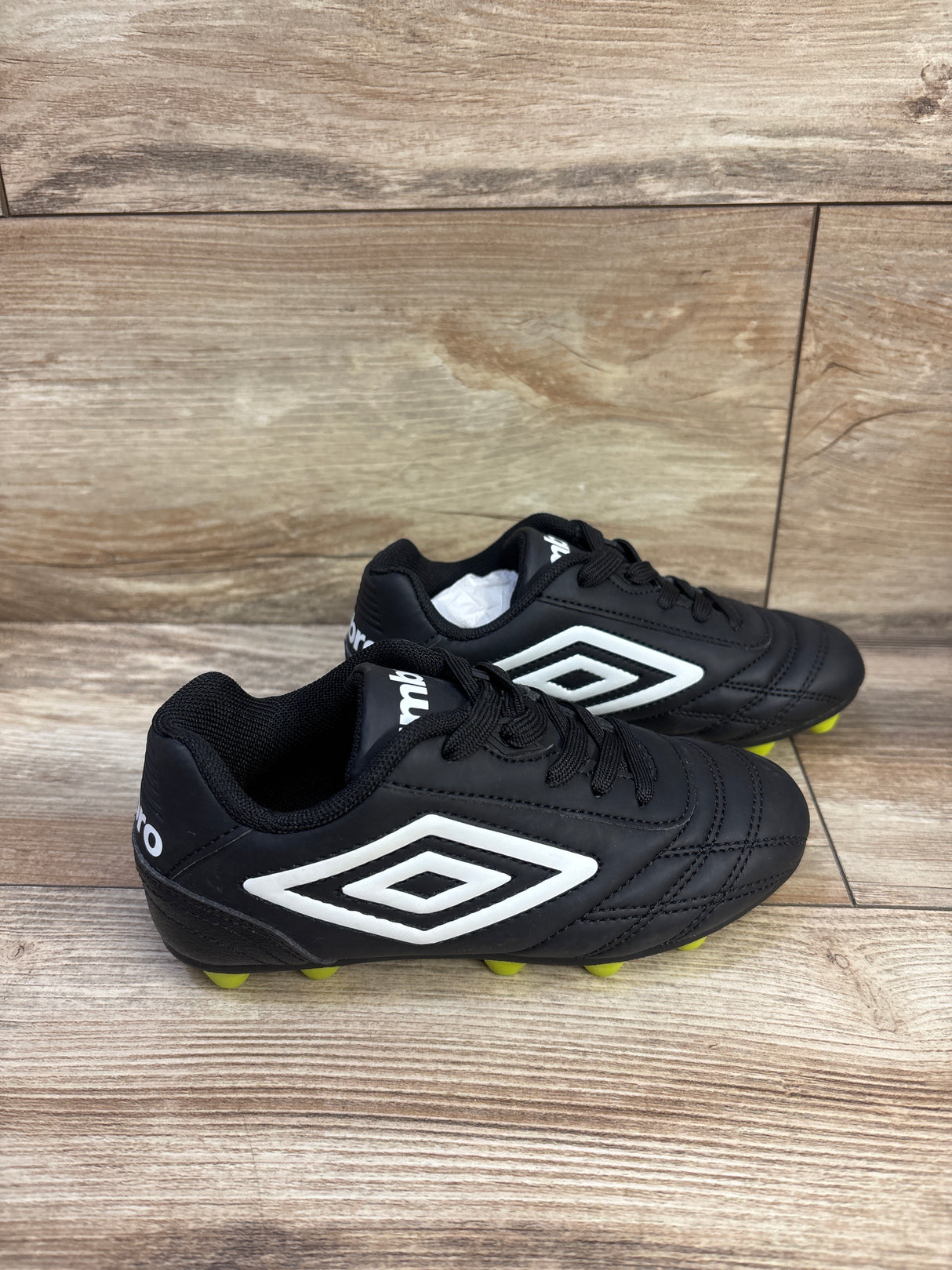 NEW Umbro Soccer Cleats Black sz 11c