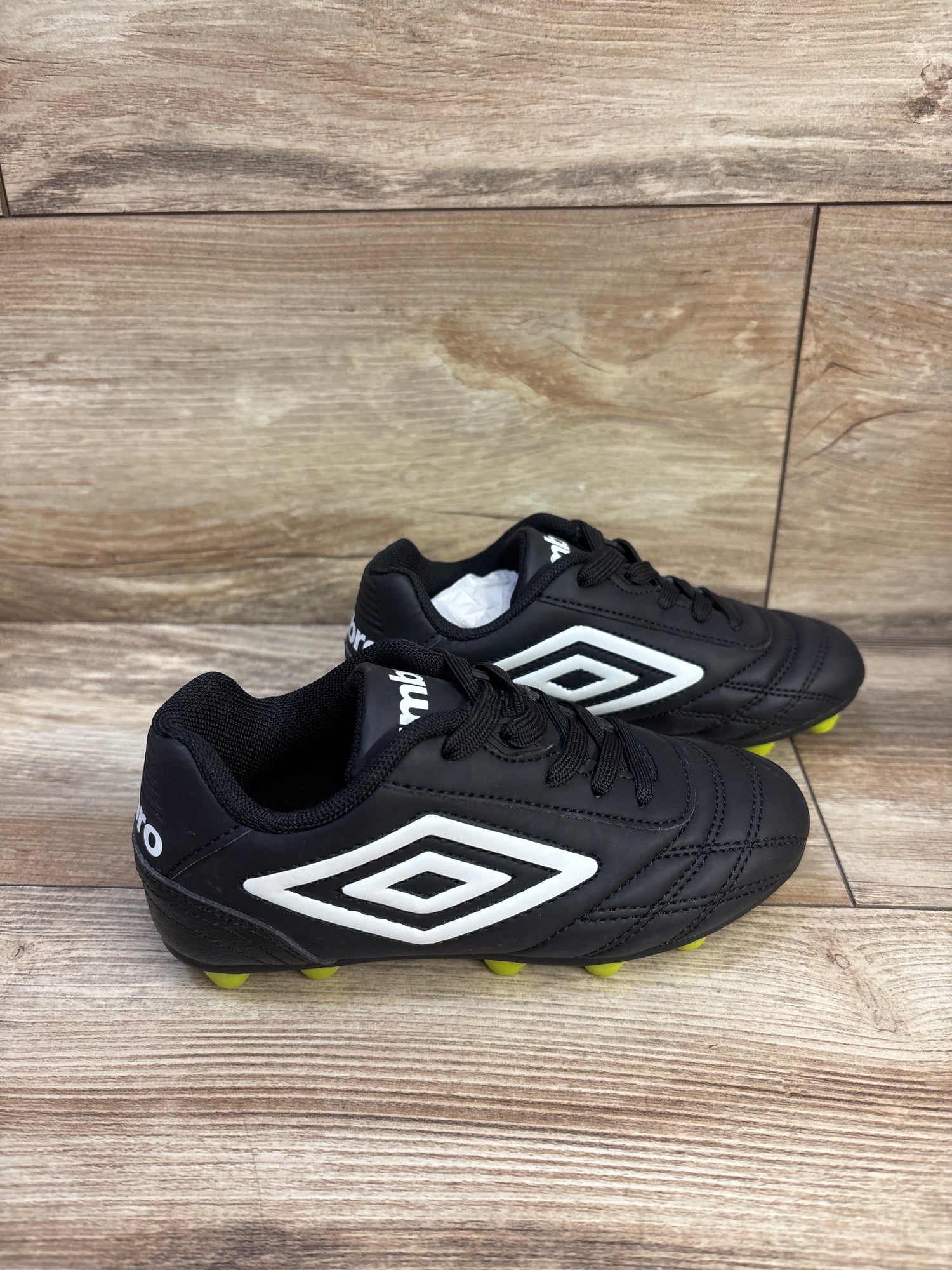 NEW Umbro Soccer Cleats Black sz 11c
