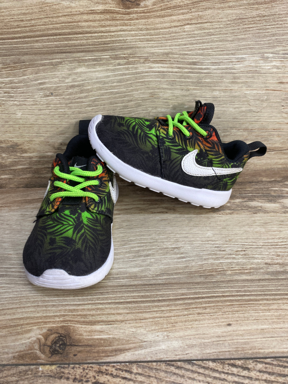 Nike Roshe Run Print Sneakers Green sz 5c