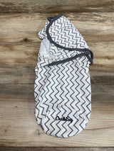 CuddleBug Chevron Swaddle White sz 0-3m