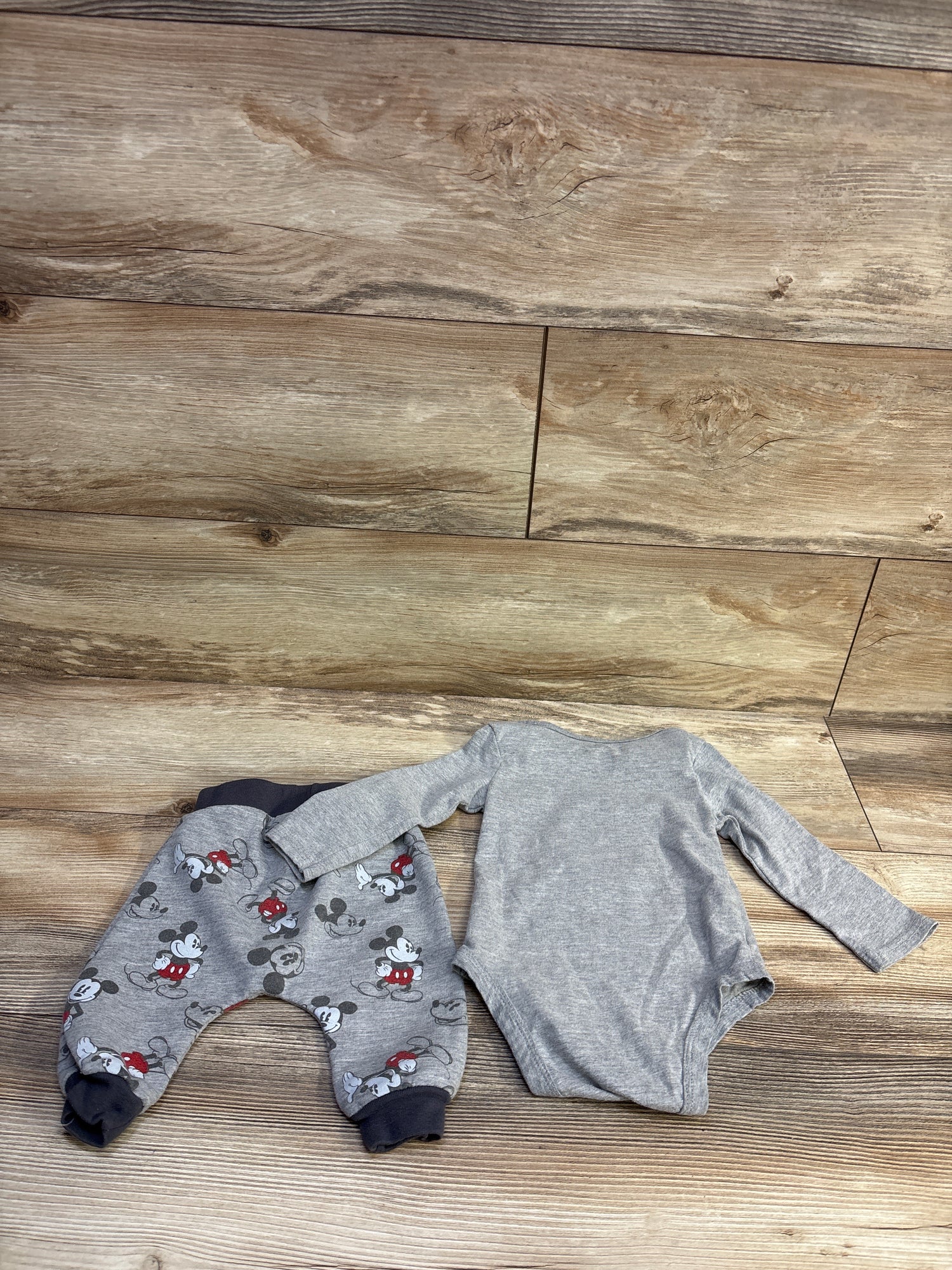 Disney Baby 2pc Mickey Mouse Long Sleeve Bodysuit & Pants Set Grey sz 6/9m
