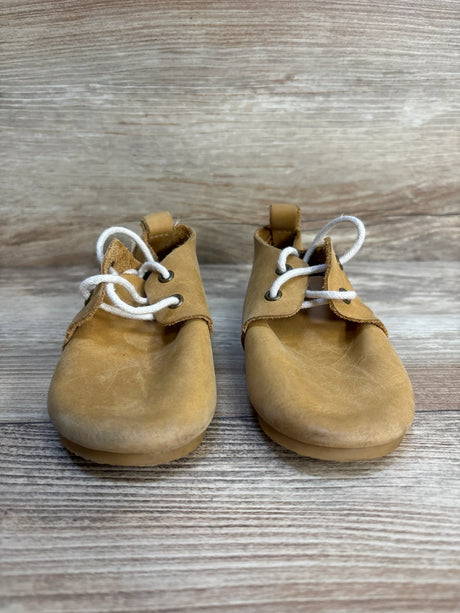 Front view of Piper Finn low-top oxford baby shoes, tan size 6C, showing white laces and leather upper on wood background