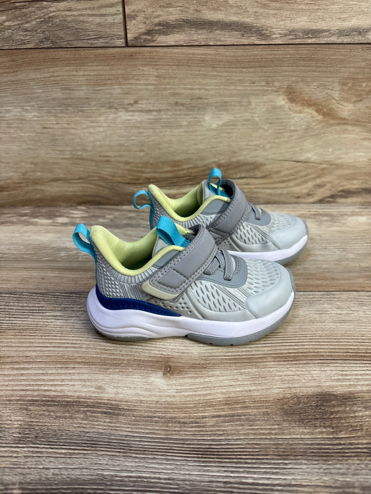 All In Motion Peyton Performance Sneakers Grey sz 6c