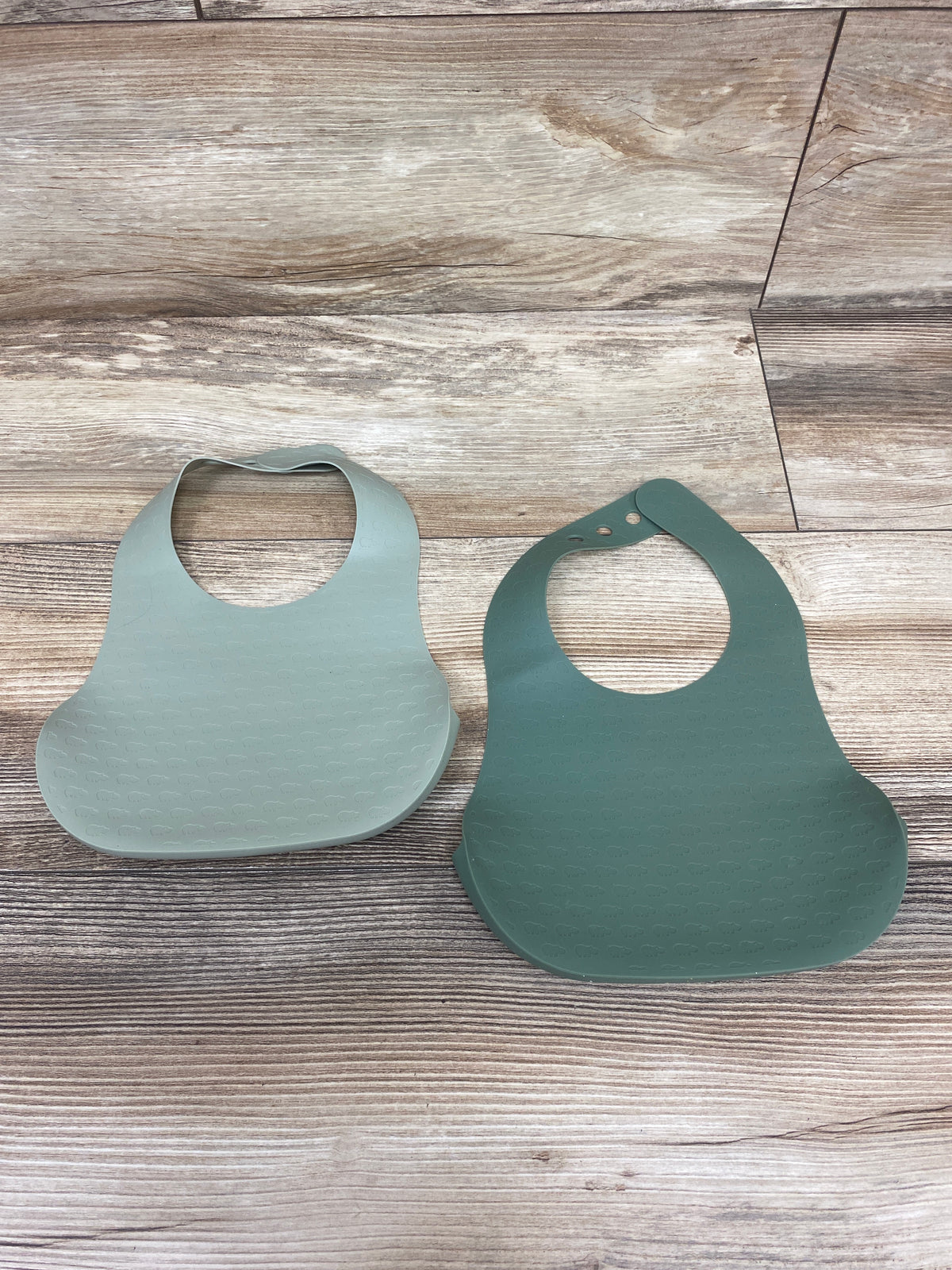Lalo 2pk Silicone Bibs Green