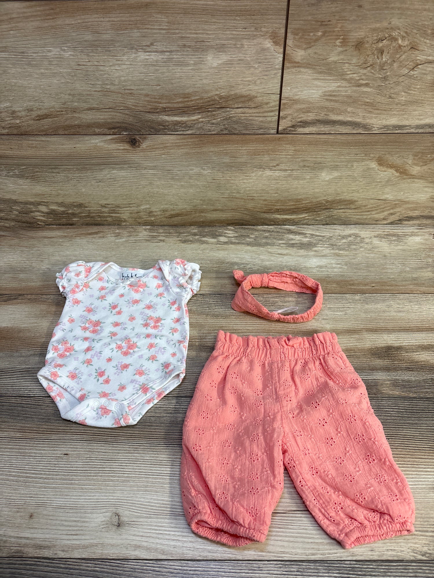 Nicole Miller 3pc Bodysuit, Eyelet Pants, & Headband Set White sz 0/3m