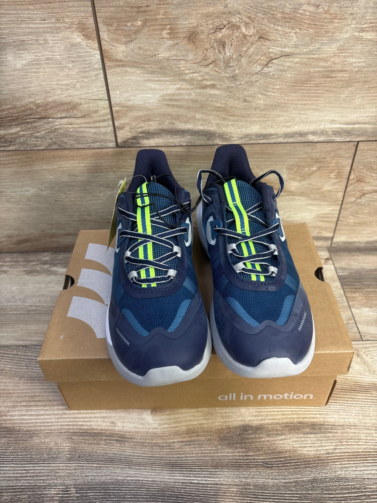NEW All In Motion Avery Sneakers Blue sz 4Y