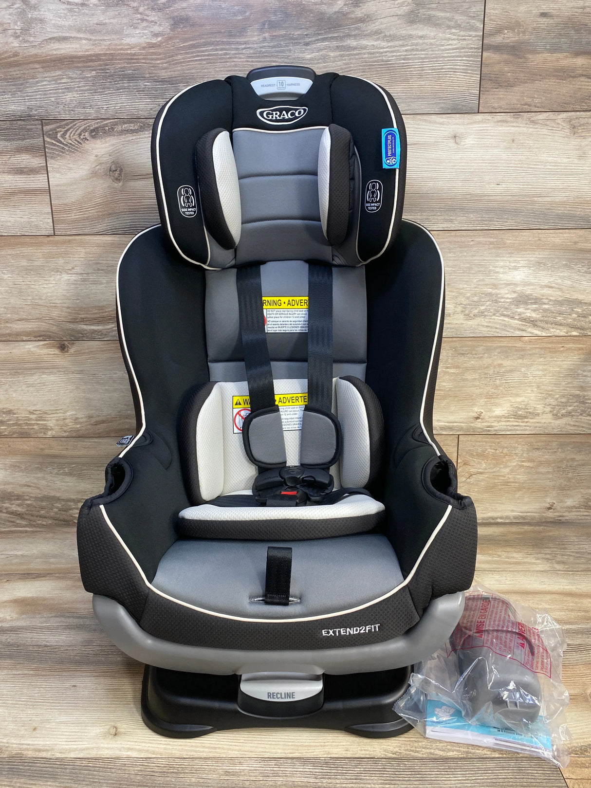 NEW Graco Extend2Fit Convertible Car Seat in Gotham