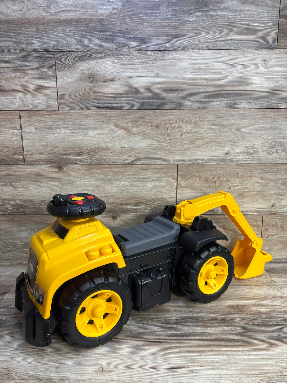 Mega Bloks CAT 3-in-1 Excavator Ride-On