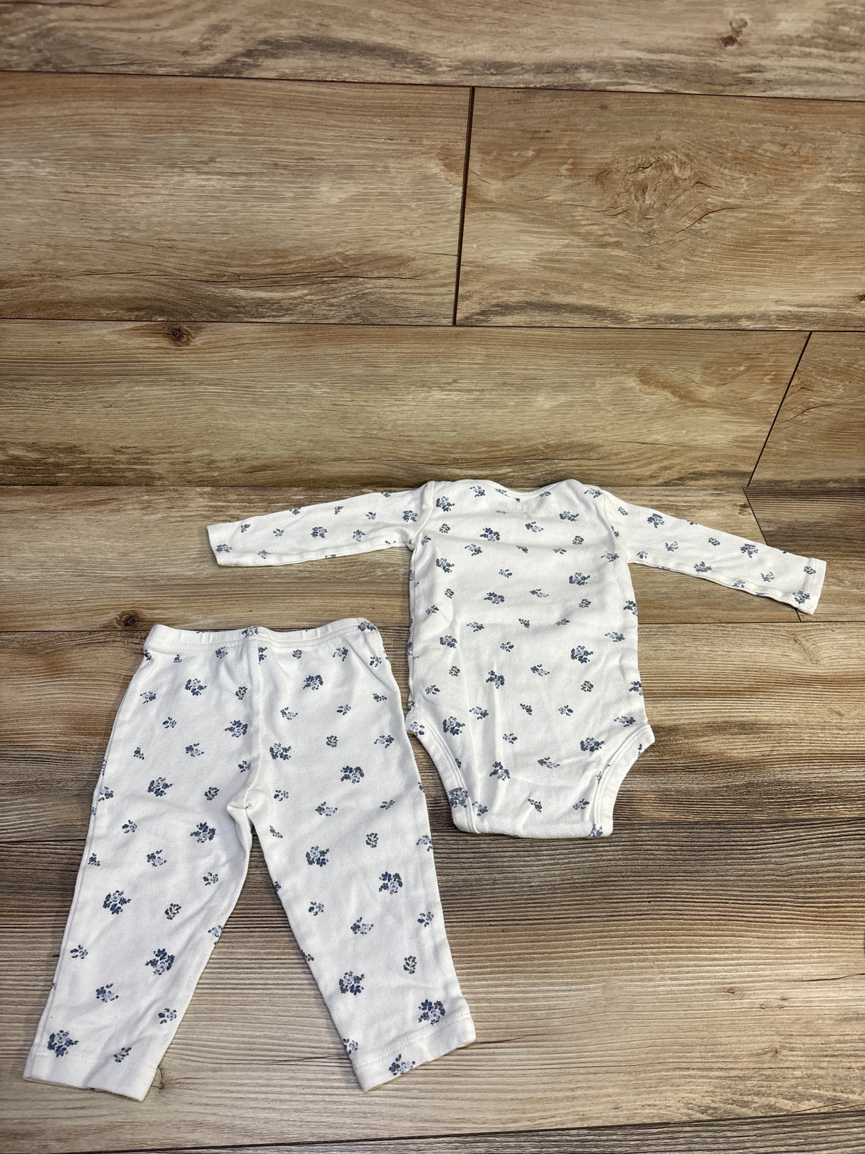 Just One You 2pc Long Sleeve Bodysuit & Pants Set White sz 9m