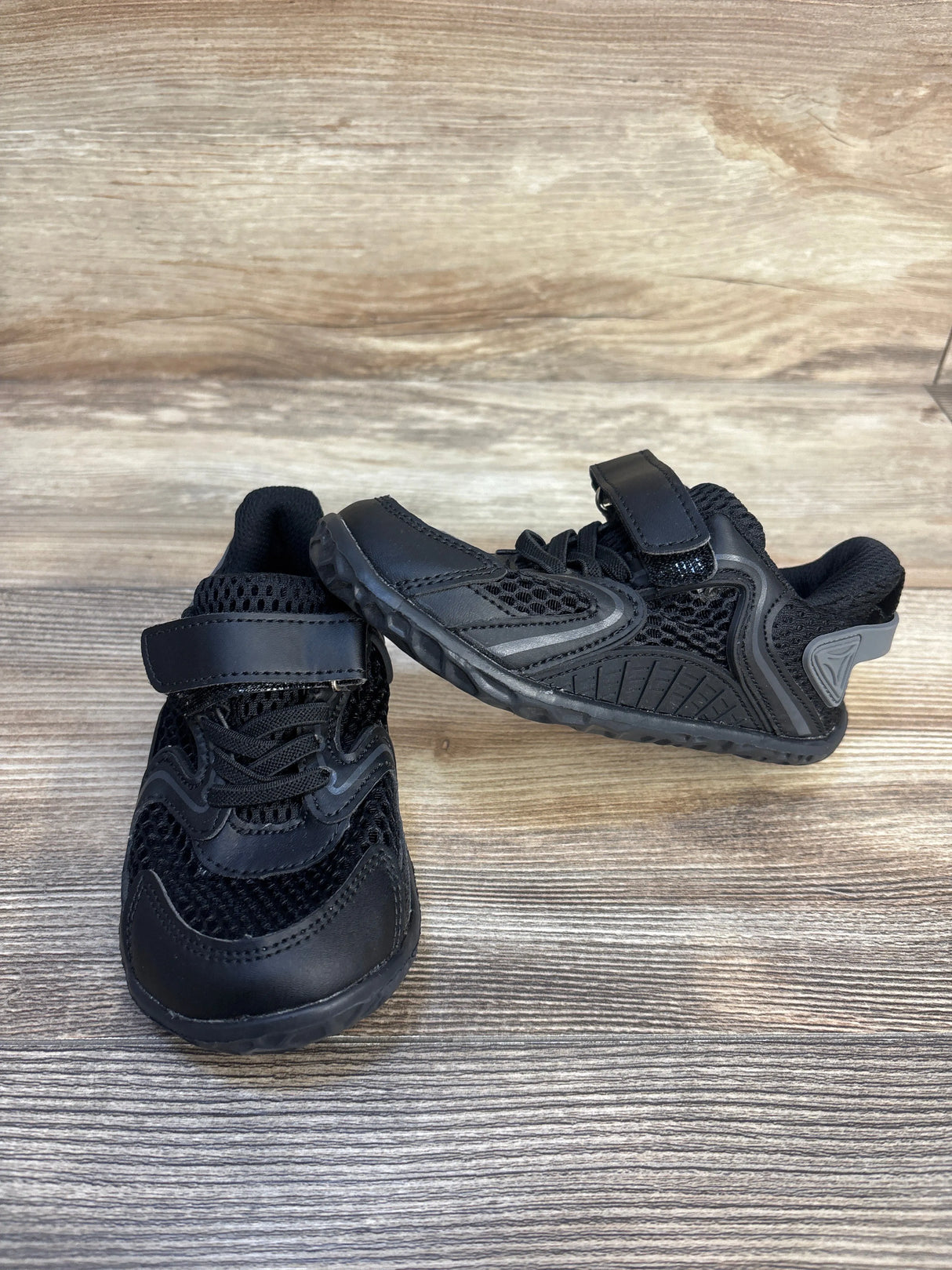 L Run Water Sneakers Black sz 8/9c