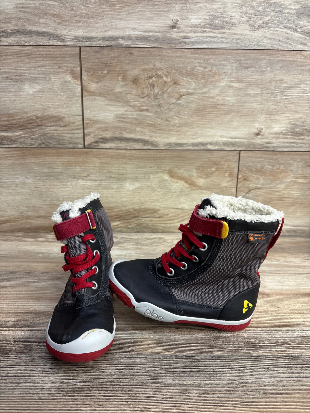 Plae Noel Waterproof Alpine Boots in Raven/Red sz 9.5c