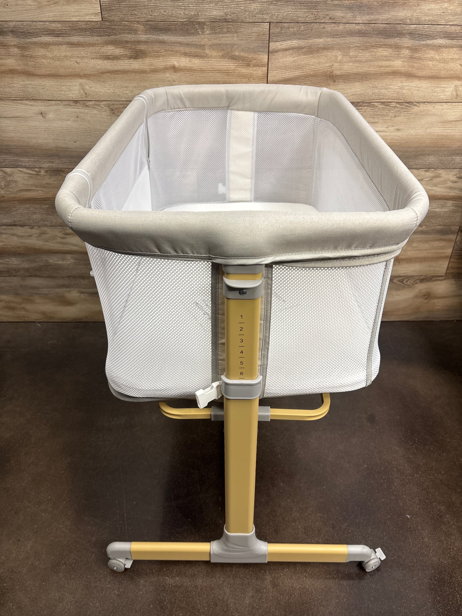 BaeBaeGoods 3-in-1 Bedside Bassinet with Wheels, White*