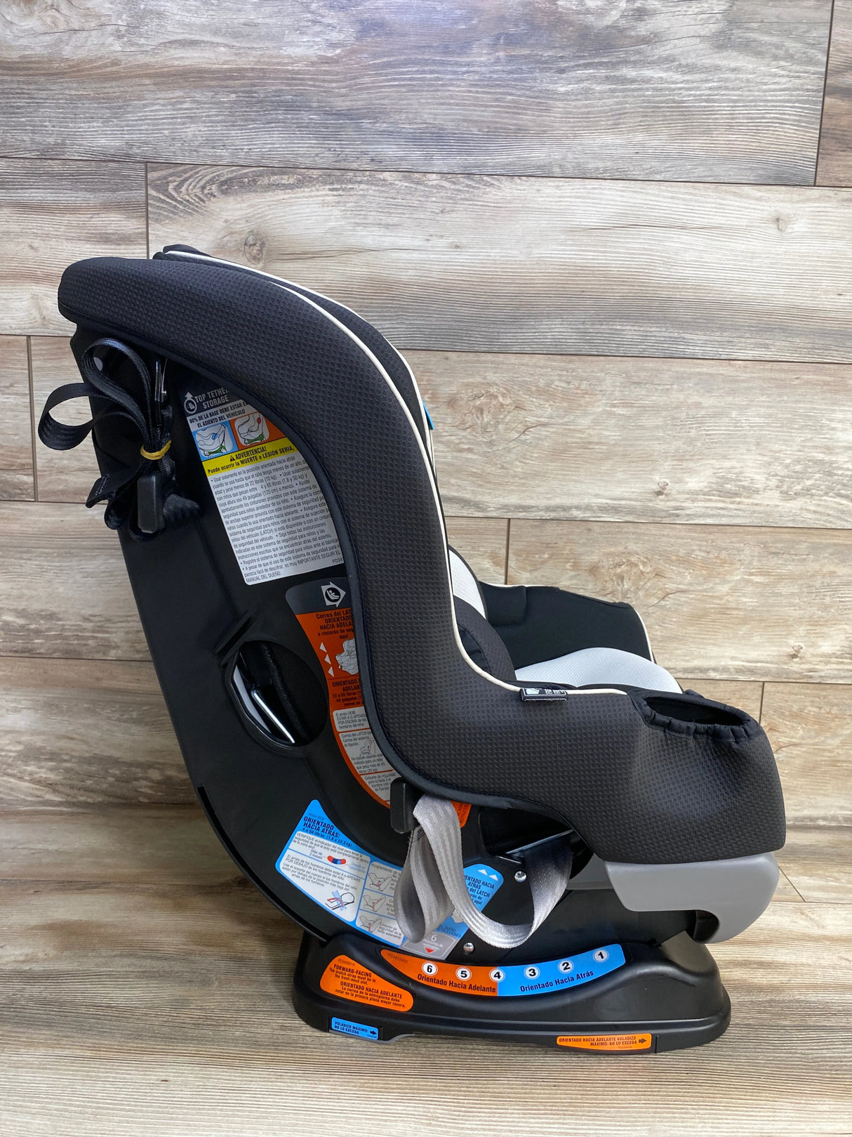 NEW Graco Extend2Fit Convertible Car Seat in Gotham